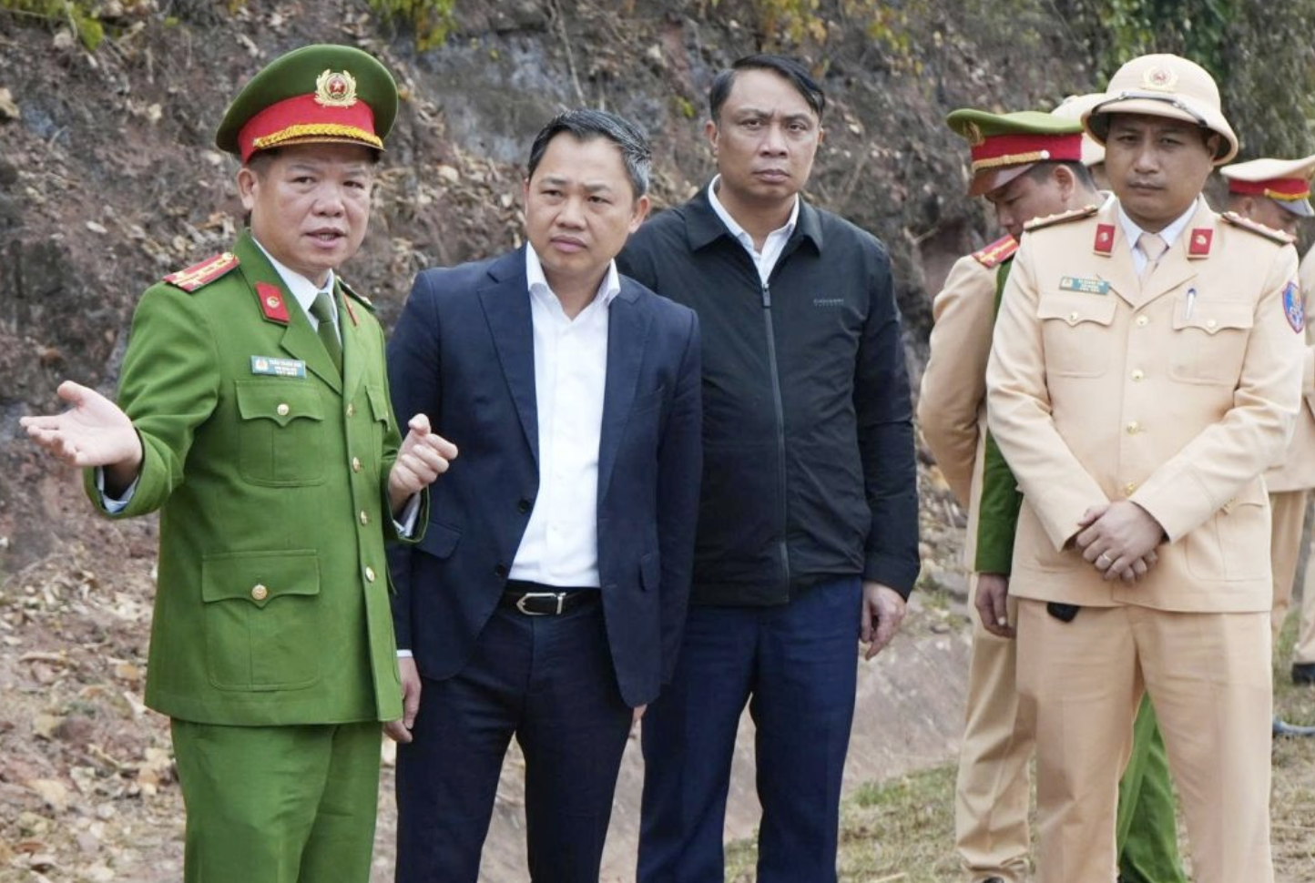 Chủ tịch tỉnh Sơn La chỉ đạo khắc phục vụ tai nạn xe kh&aacute;ch l&agrave;m 4 người thương vong- Ảnh 2.