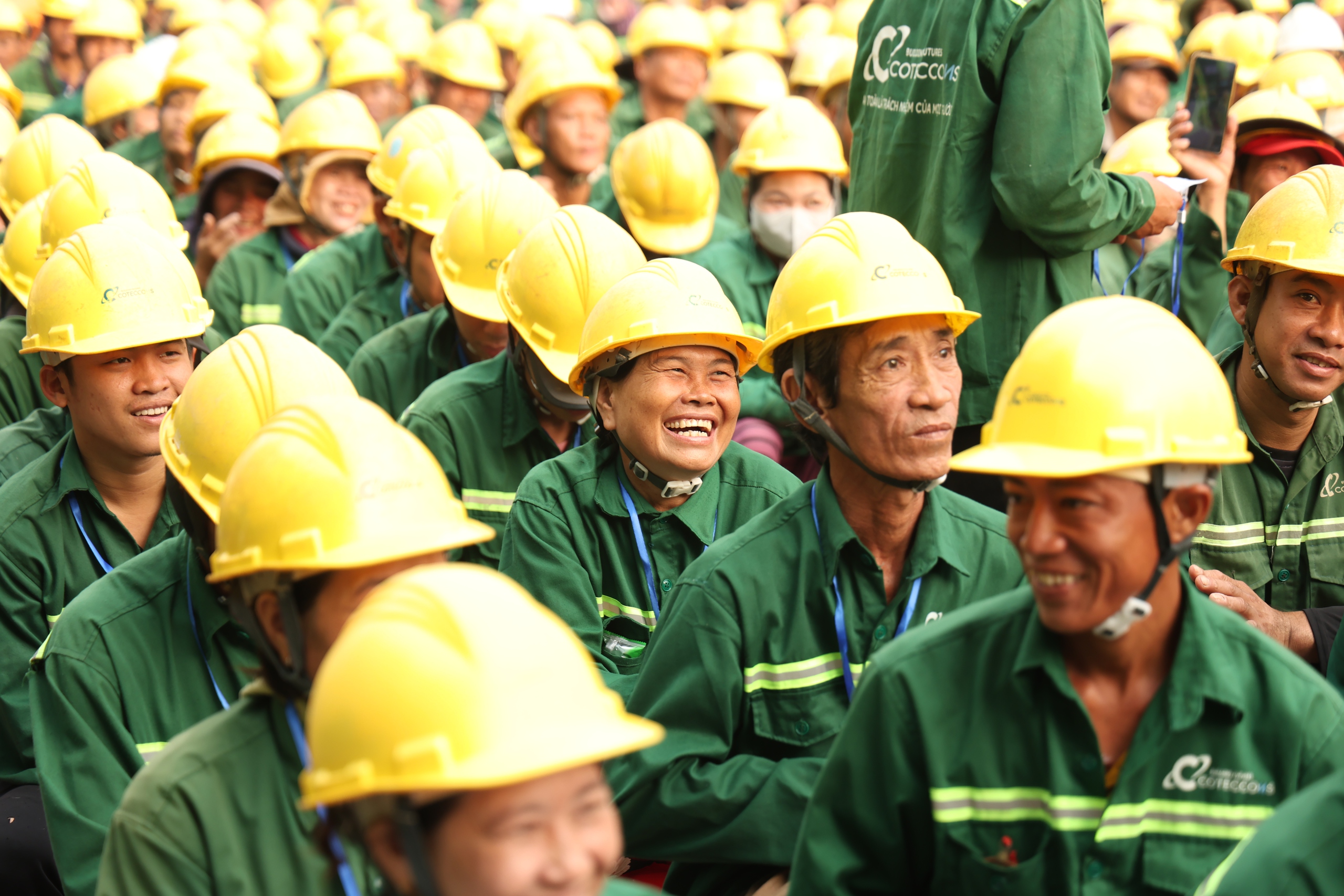 Những người &ldquo;x&acirc;y nền&rdquo; cho APEC 2027 được chăm lo Tết sớm- Ảnh 5.