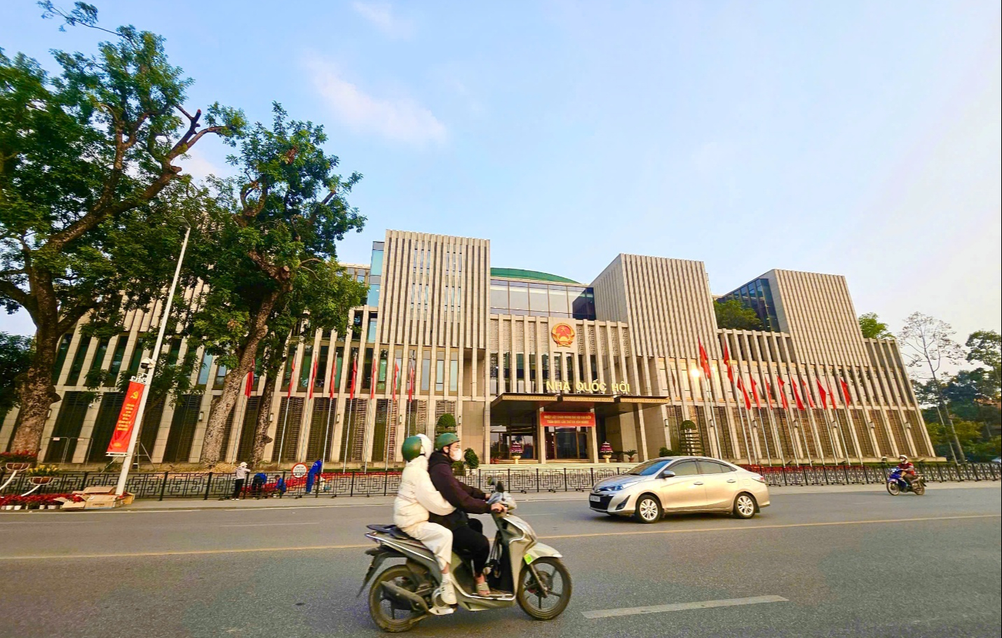 Thủ đ&ocirc; rợp b&oacute;ng cờ ch&agrave;o mừng Đại hội Đảng- Ảnh 3.