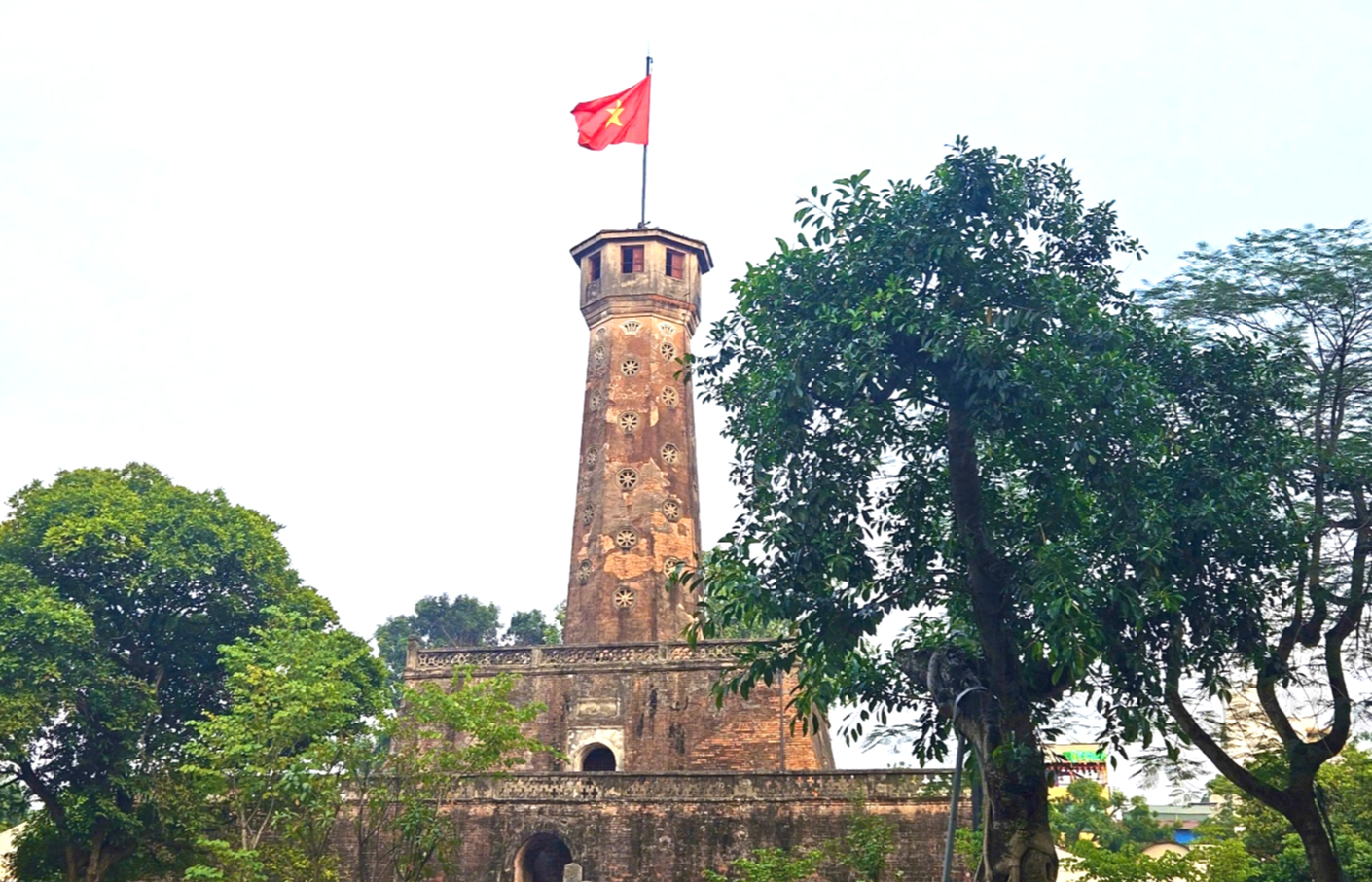 Thủ đ&ocirc; rợp b&oacute;ng cờ ch&agrave;o mừng Đại hội Đảng- Ảnh 4.