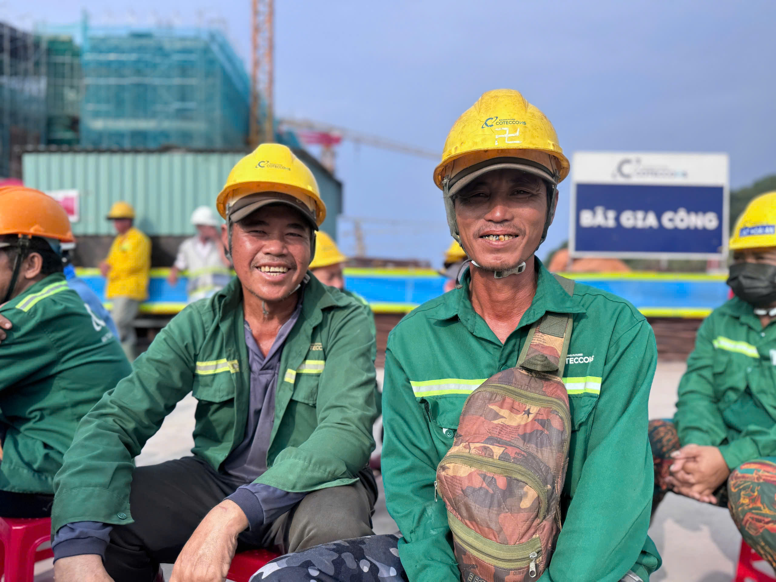 Những người &ldquo;x&acirc;y nền&rdquo; cho APEC 2027 được chăm lo Tết sớm- Ảnh 2.