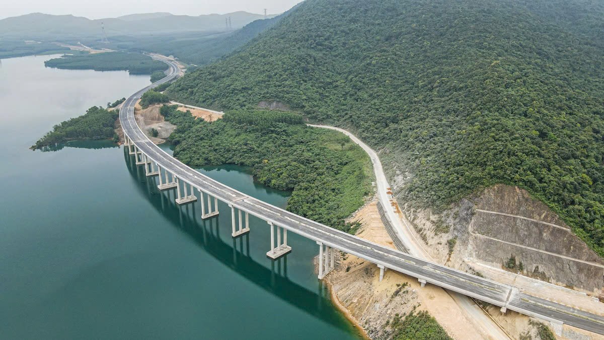 H&agrave; Tĩnh: Vũng &Aacute;ng tăng tốc với hạ tầng đồng bộ v&agrave; chiến lược cảng biển th&ocirc;ng minh- Ảnh 2.