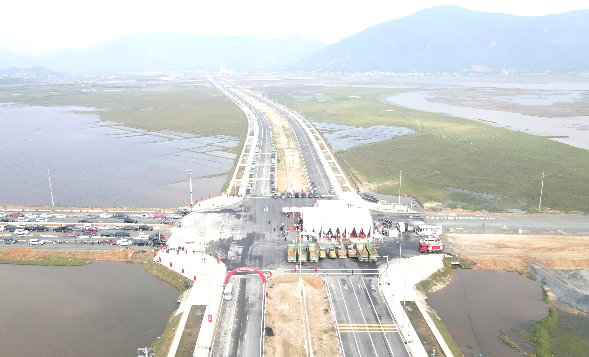 Đầu tư hạ tầng giao th&ocirc;ng, khu kinh tế Vũng &Aacute;ng tạo lực đẩy kinh tế H&agrave; Tĩnh- Ảnh 2.