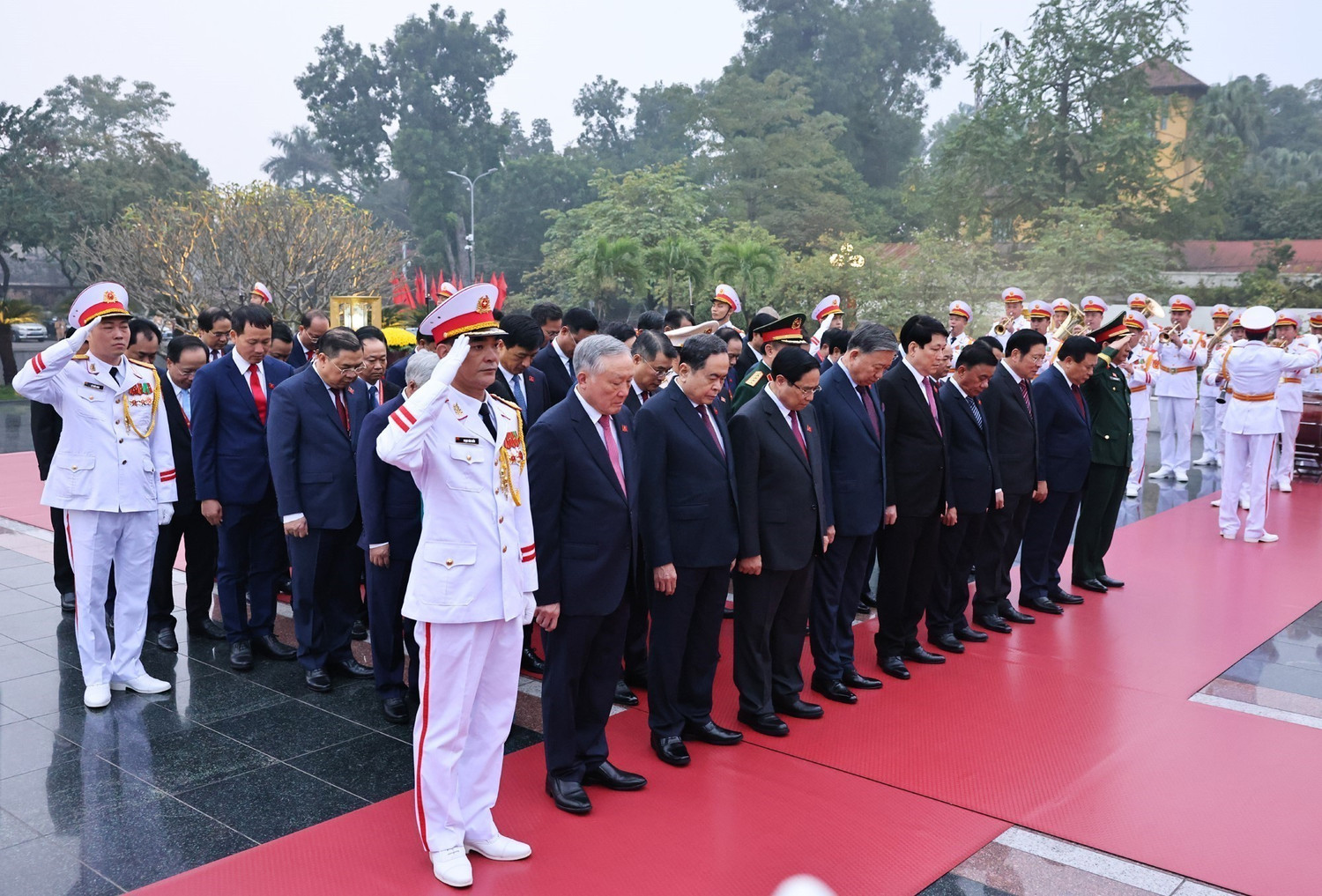 Đại biểu dự Đại hội Đảng lần thứ XIV v&agrave;o Lăng viếng Chủ tịch Hồ Ch&iacute; Minh- Ảnh 10.