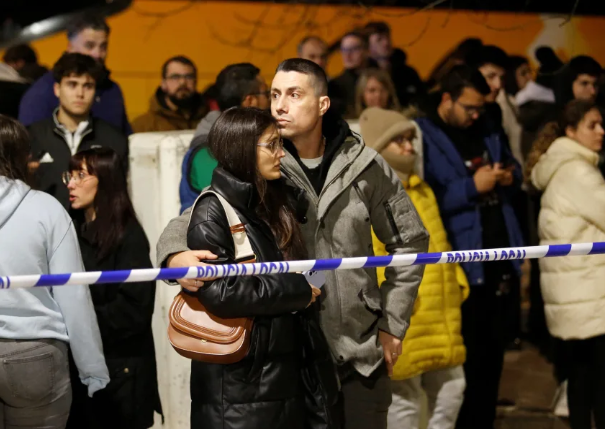 Hai tàu cao tốc trật bánh ở Tây Ban Nha, 21 người thiệt mạng- Ảnh 2. Hai tàu cao tốc trật bánh ở Tây Ban Nha, 21 người thiệt mạng- Ảnh 2.