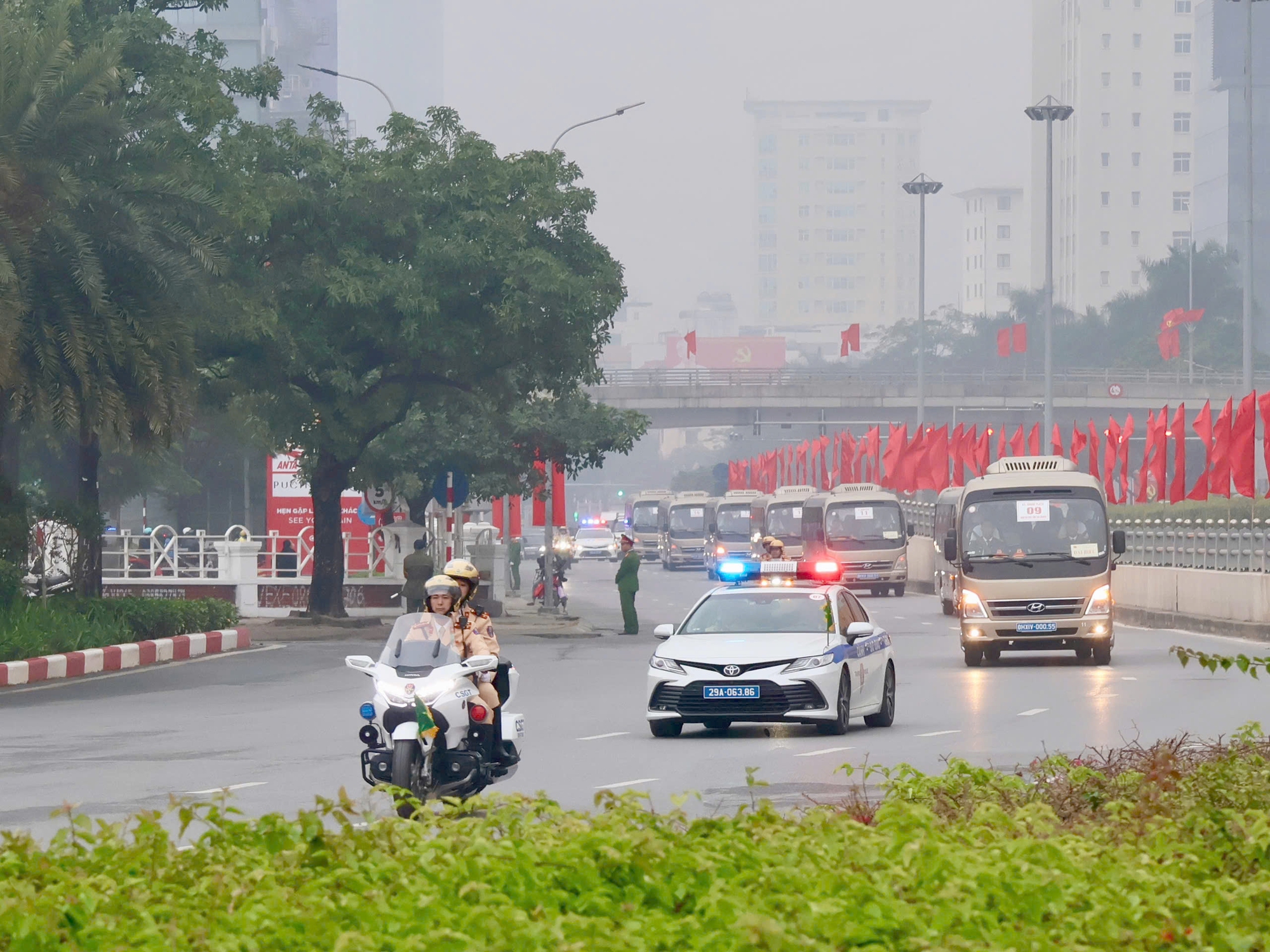 Cấm &ocirc; t&ocirc; tr&ecirc;n 10 tấn v&agrave;o đại lộ Thăng Long, V&agrave;nh đai 3 tr&ecirc;n cao phục vụ Đại hội Đảng XIV- Ảnh 1.
