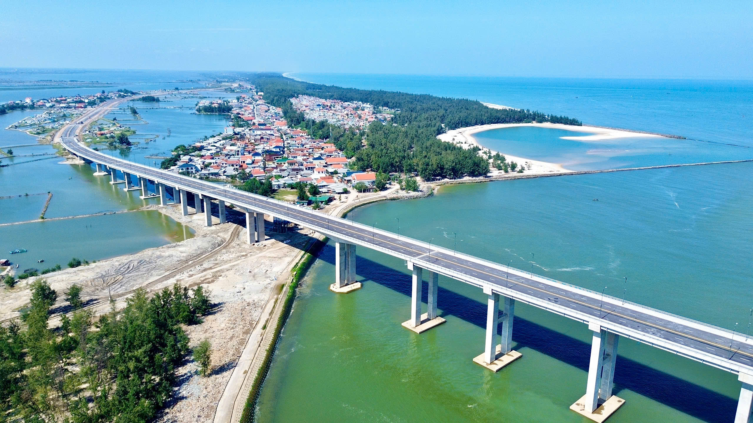 Ngắm cầu d&acirc;y văng vượt biển d&agrave;i nhất miền Trung- Ảnh 5.