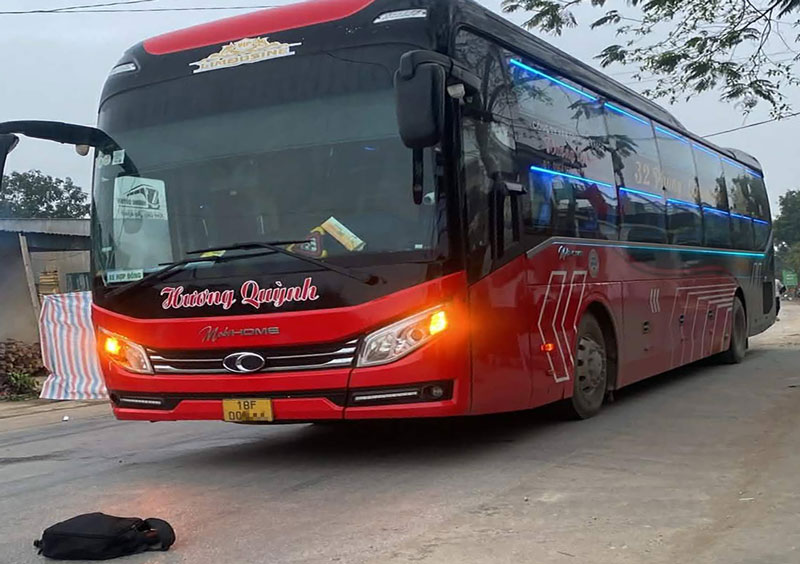 Hiện trường vụ tai nạn khiến nam thanh ni&ecirc;n tử vong tại chỗ.
