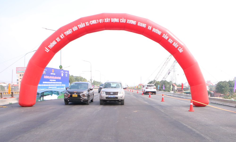 Vượt kh&oacute;, gỡ n&uacute;t thắt cầu Xương Giang tr&ecirc;n cao tốc H&agrave; Nội - Bắc Giang- Ảnh 2.