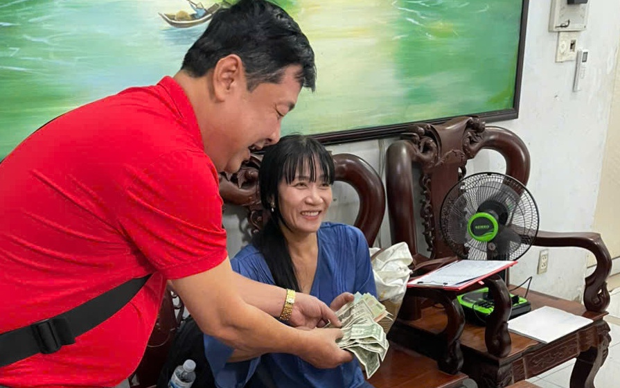 Hai ng&agrave;y li&ecirc;n tiếp, nh&acirc;n vi&ecirc;n đường sắt gi&uacute;p h&agrave;nh kh&aacute;ch t&igrave;m lại t&agrave;i sản tưởng đ&atilde; mất