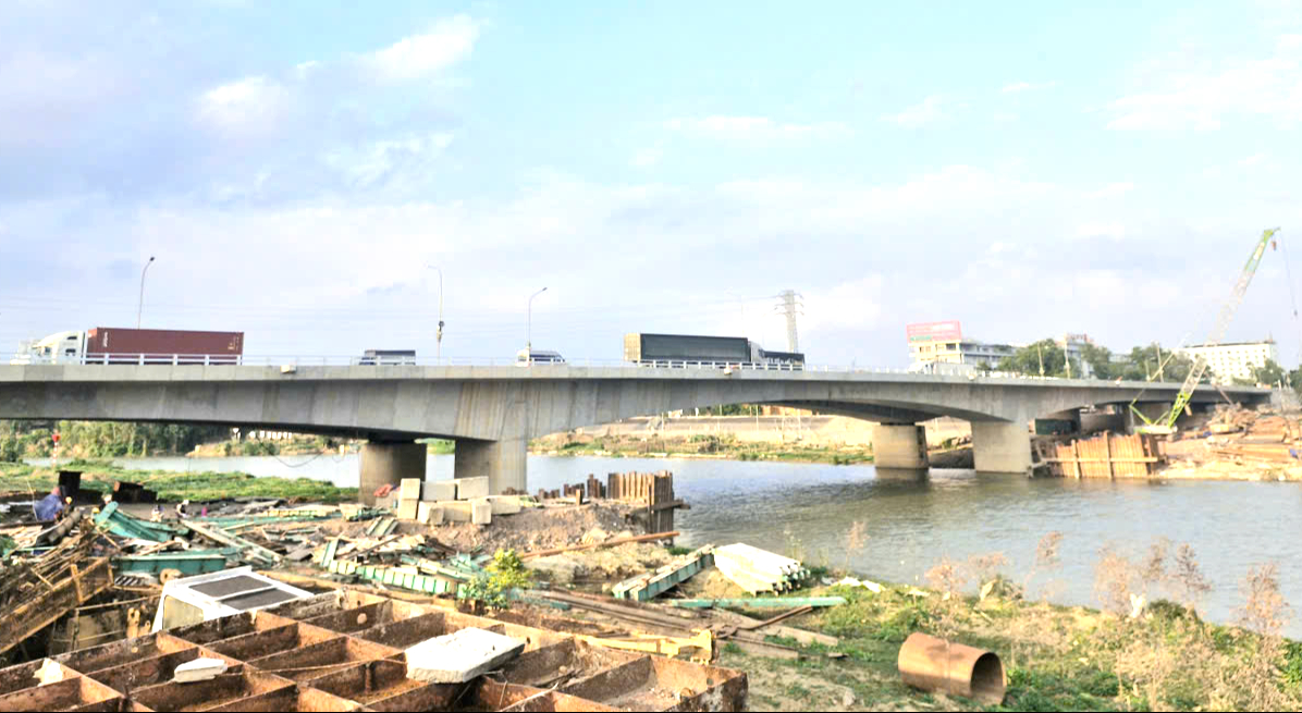 Vượt kh&oacute;, gỡ n&uacute;t thắt cầu Xương Giang tr&ecirc;n cao tốc H&agrave; Nội - Bắc Giang- Ảnh 1.