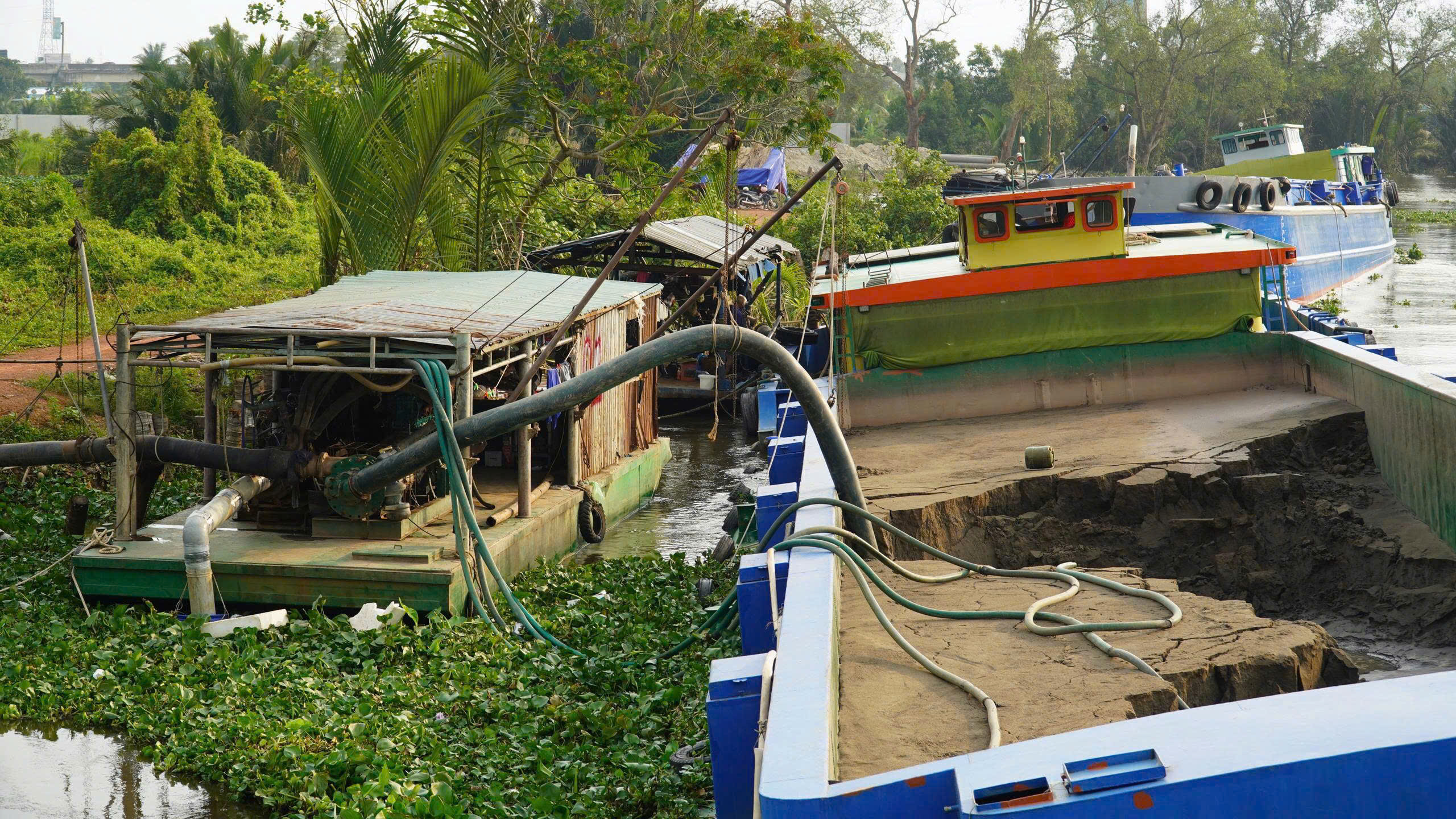 Ph&aacute;t hiện vụ vận chuyển, ti&ecirc;u thụ tr&aacute;i ph&eacute;p hơn 2.000m&sup3; c&aacute;t san lấp tại T&acirc;y Ninh- Ảnh 1.