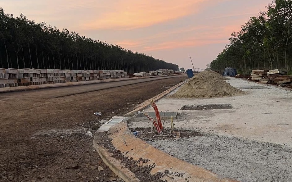 V&agrave;nh đai 1 kết nối QL1A: Dồn lực đua tiến độ để kịp th&ocirc;ng xe kỹ thuật ng&agrave;y 3/2- Ảnh 3.