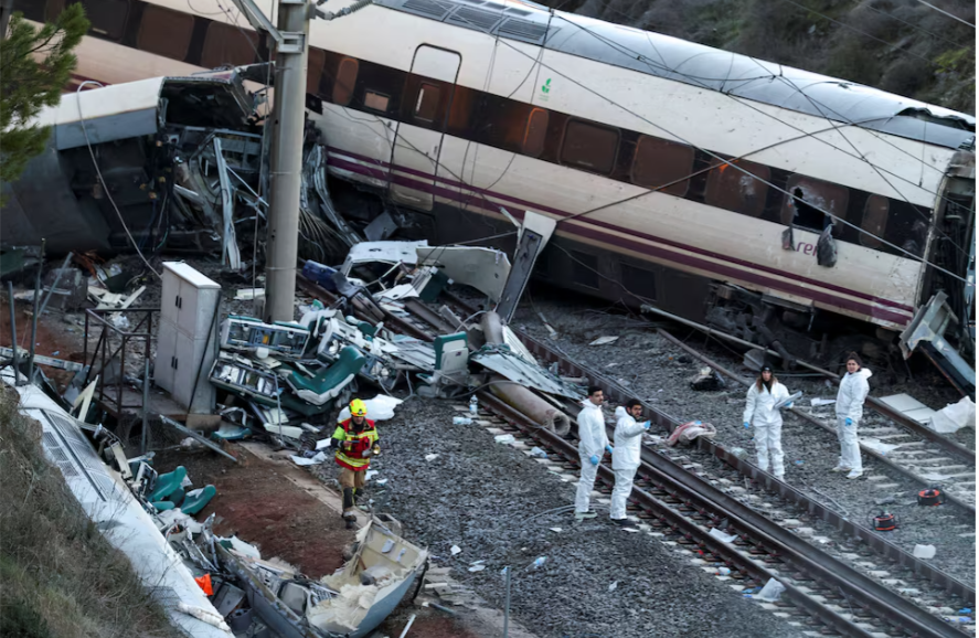 Ph&aacute;t hiện lỗi đường ray tại hiện trường vụ tai nạn t&agrave;u cao tốc ở T&acirc;y Ban Nha- Ảnh 1.