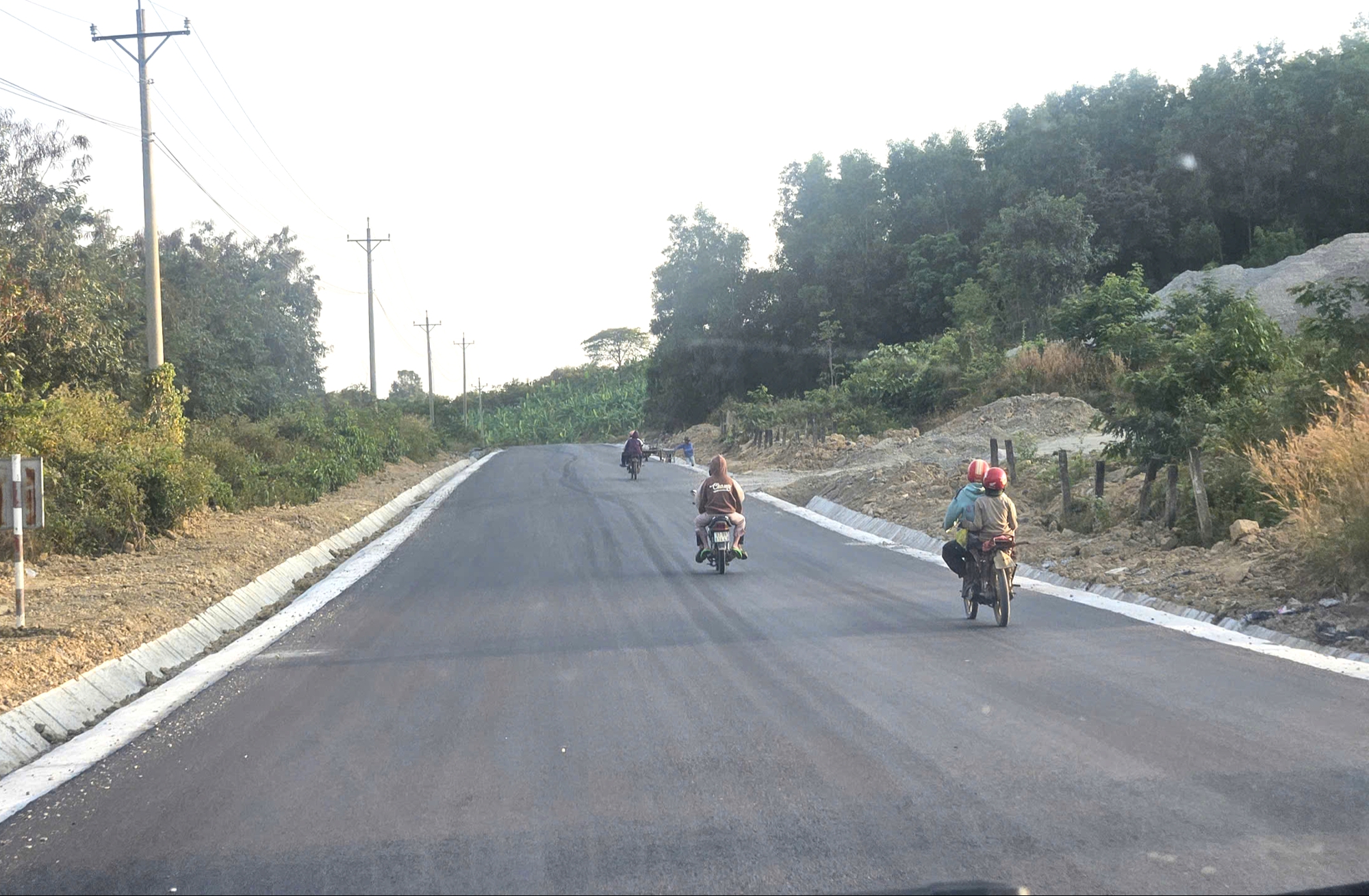 L&acirc;m Đồng: Quốc lộ 28B nối Đ&agrave; Lạt - Phan Thiết (cũ) chỉ c&ograve;n vướng khoảng 1km mặt bằng- Ảnh 2.