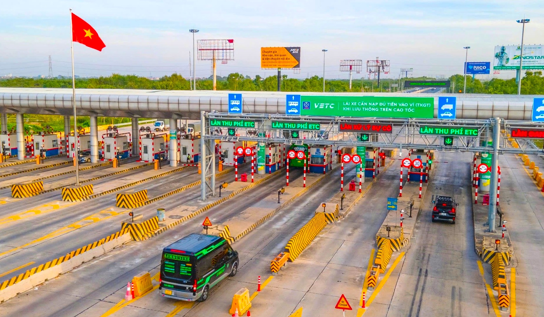 Cao tốc Hà Nội - Hải Phòng thu hơn 3.100 tỷ đồng, lưu lượng xe đạt kỷ lục năm 2025- Ảnh 1. Cao tốc Hà Nội - Hải Phòng thu hơn 3.100 tỷ đồng, lưu lượng xe đạt kỷ lục năm 2025- Ảnh 1.
