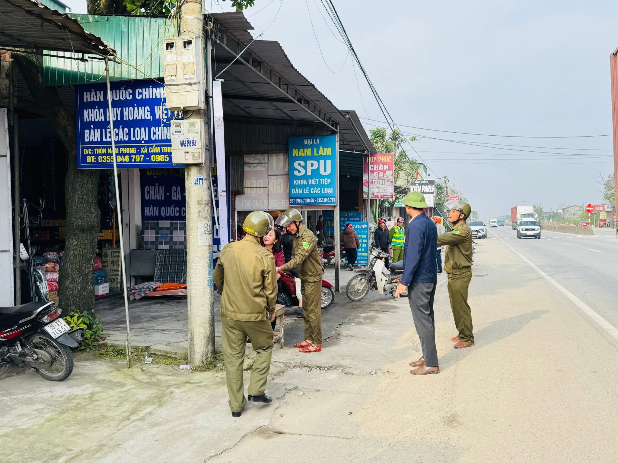 H&agrave; Tĩnh: Xử l&yacute; vi phạm để đường th&ocirc;ng, h&egrave; tho&aacute;ng, người d&acirc;n an t&acirc;m đ&oacute;n Tết, vui xu&acirc;n- Ảnh 3.