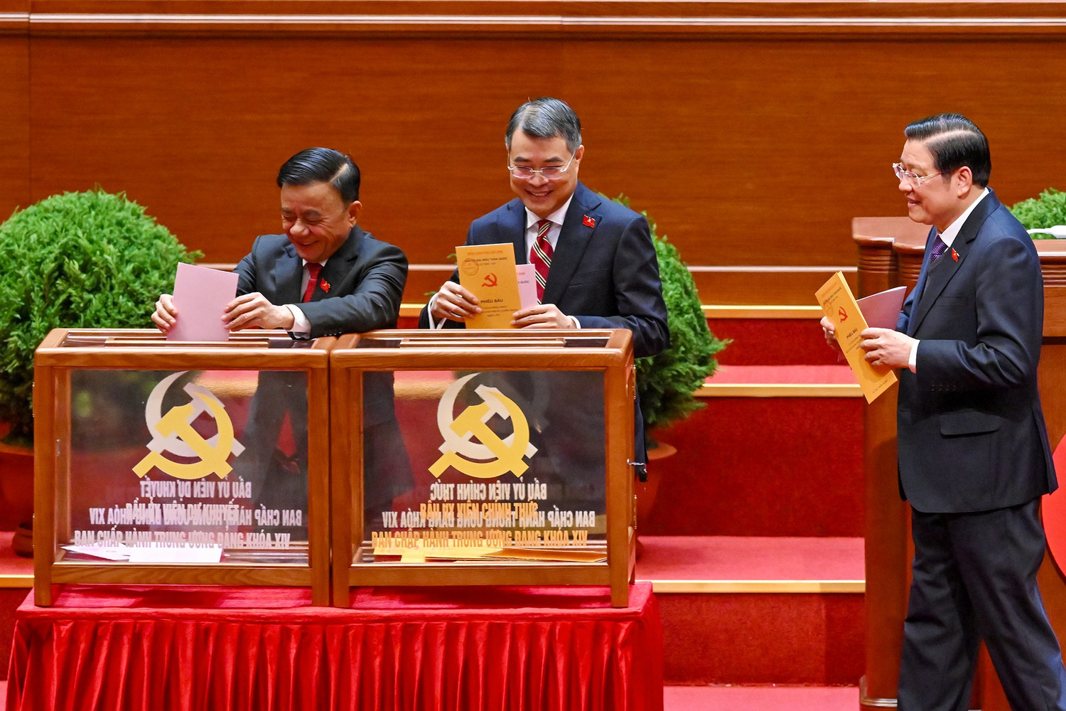 Ch&ugrave;m ảnh: Bỏ phiếu bầu Ban Chấp h&agrave;nh Trung ương Đảng kh&oacute;a XIV- Ảnh 11.