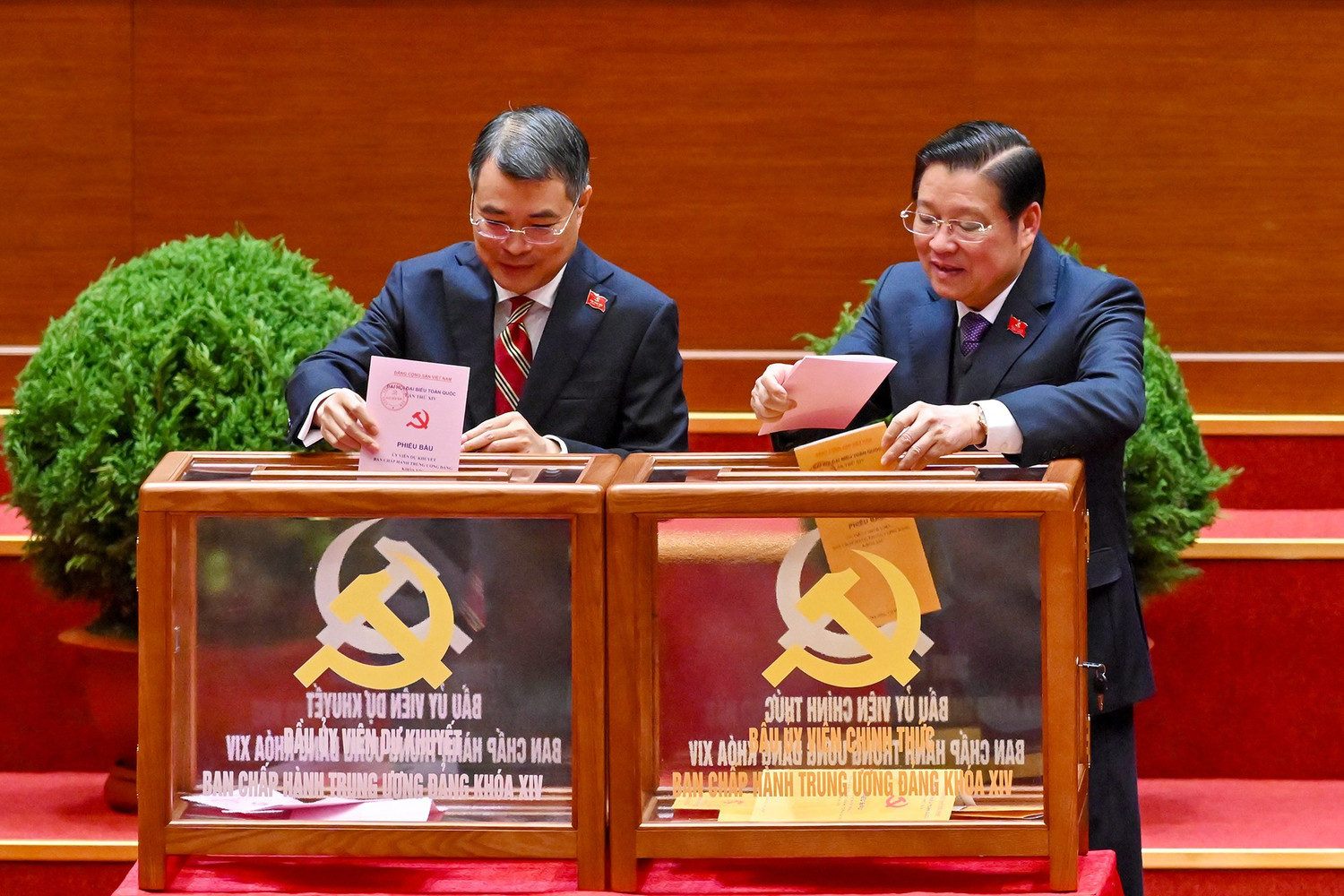 Ch&ugrave;m ảnh: Bỏ phiếu bầu Ban Chấp h&agrave;nh Trung ương Đảng kh&oacute;a XIV- Ảnh 12.