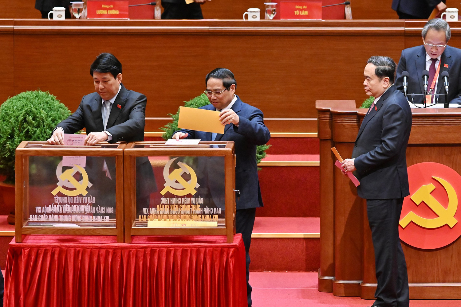 Ch&ugrave;m ảnh: Bỏ phiếu bầu Ban Chấp h&agrave;nh Trung ương Đảng kh&oacute;a XIV- Ảnh 8.