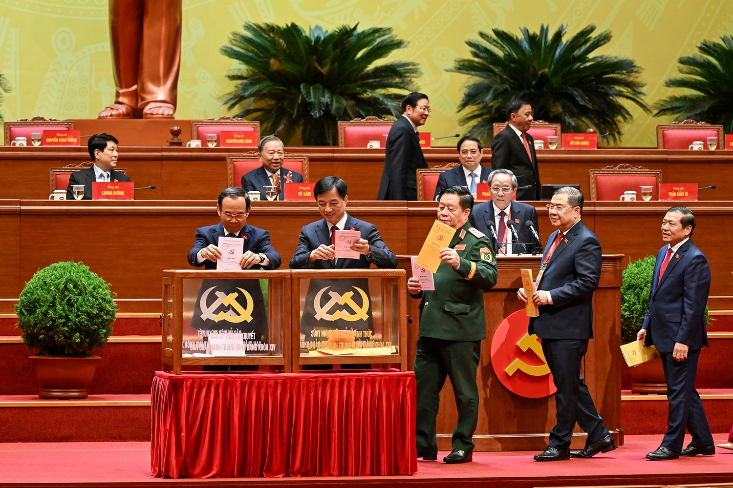 Ch&ugrave;m ảnh: Bỏ phiếu bầu Ban Chấp h&agrave;nh Trung ương Đảng kh&oacute;a XIV- Ảnh 13.