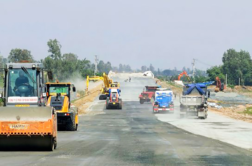 Cát, đá khan hiếm, loạt công trình giao thông trọng điểm Cần Thơ chậm tiến độ- Ảnh 2. Cát, đá khan hiếm, loạt công trình giao thông trọng điểm Cần Thơ chậm tiến độ- Ảnh 2.