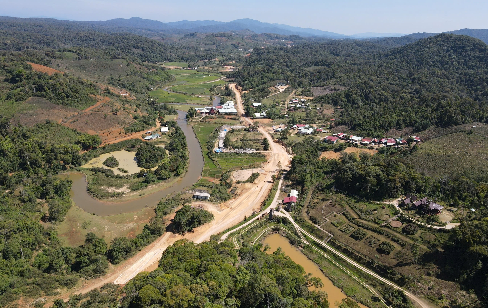 Quảng Ng&atilde;i: Vướng mặt bằng, dự &aacute;n n&acirc;ng cấp tỉnh lộ 1.300 tỷ đồng thi c&ocirc;ng chậm tiến độ- Ảnh 1.