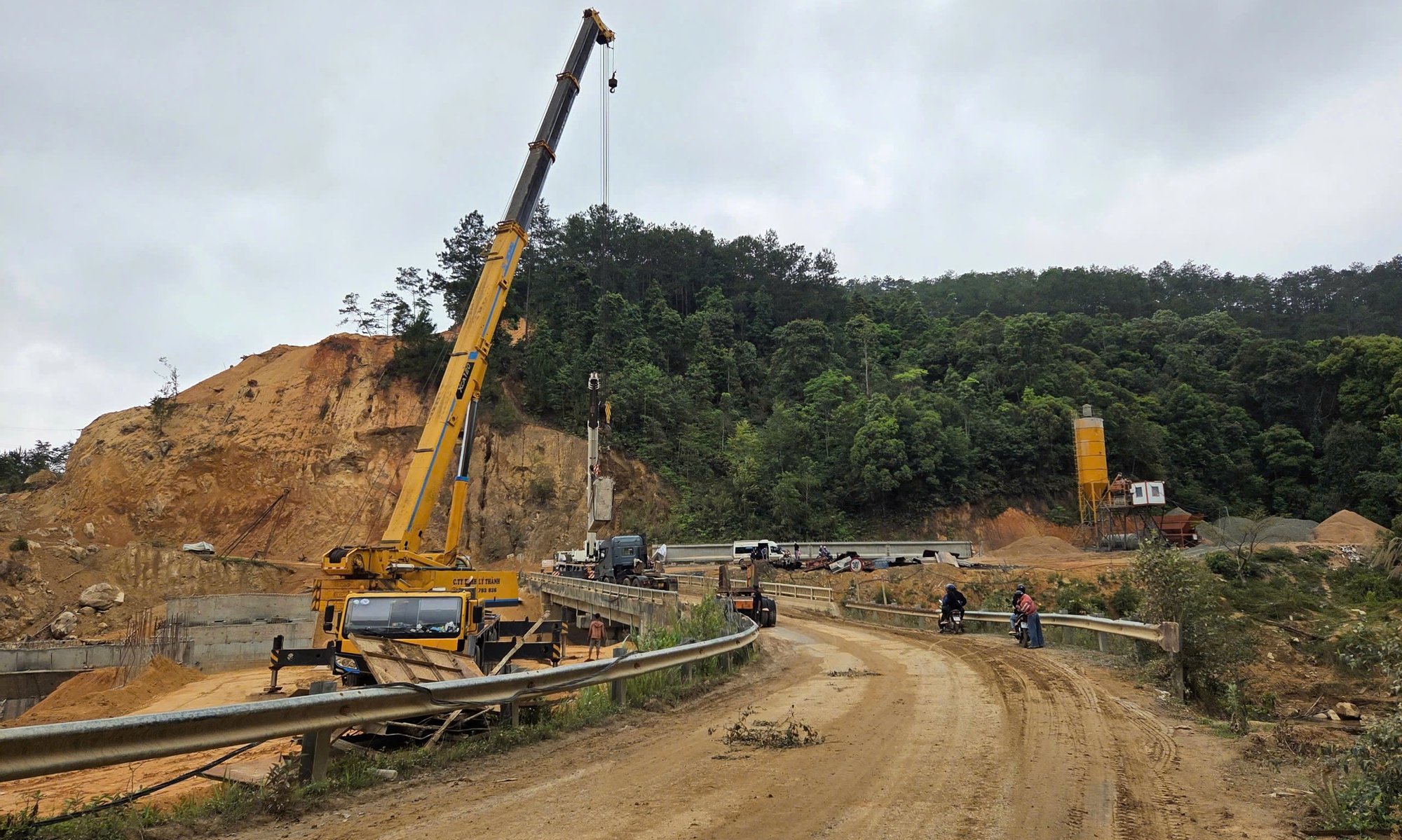 Quảng Ng&atilde;i: Vướng mặt bằng, dự &aacute;n n&acirc;ng cấp tỉnh lộ 1.300 tỷ đồng thi c&ocirc;ng chậm tiến độ- Ảnh 3.