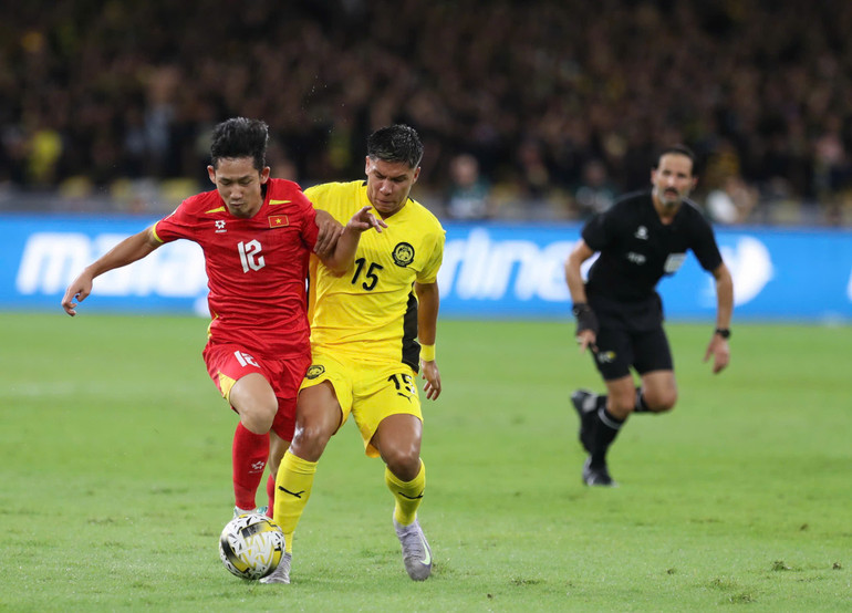 B&aacute;o Malaysia tiết lộ đội nh&agrave; sắp bị xử thua tuyển Việt Nam- Ảnh 1.