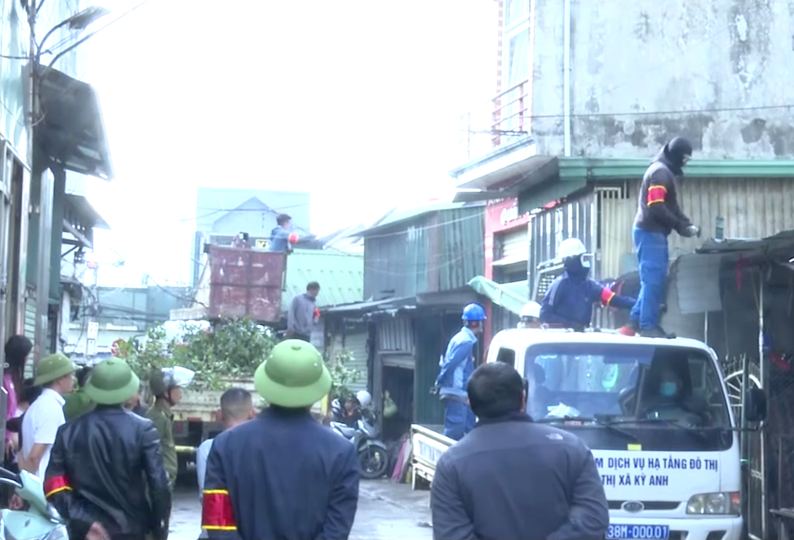 H&agrave; Tĩnh: Đồng loạt ra qu&acirc;n dọn vệ sinh, đảm bảo trật tự tạo m&ocirc;i trường sống xanh- Ảnh 8.