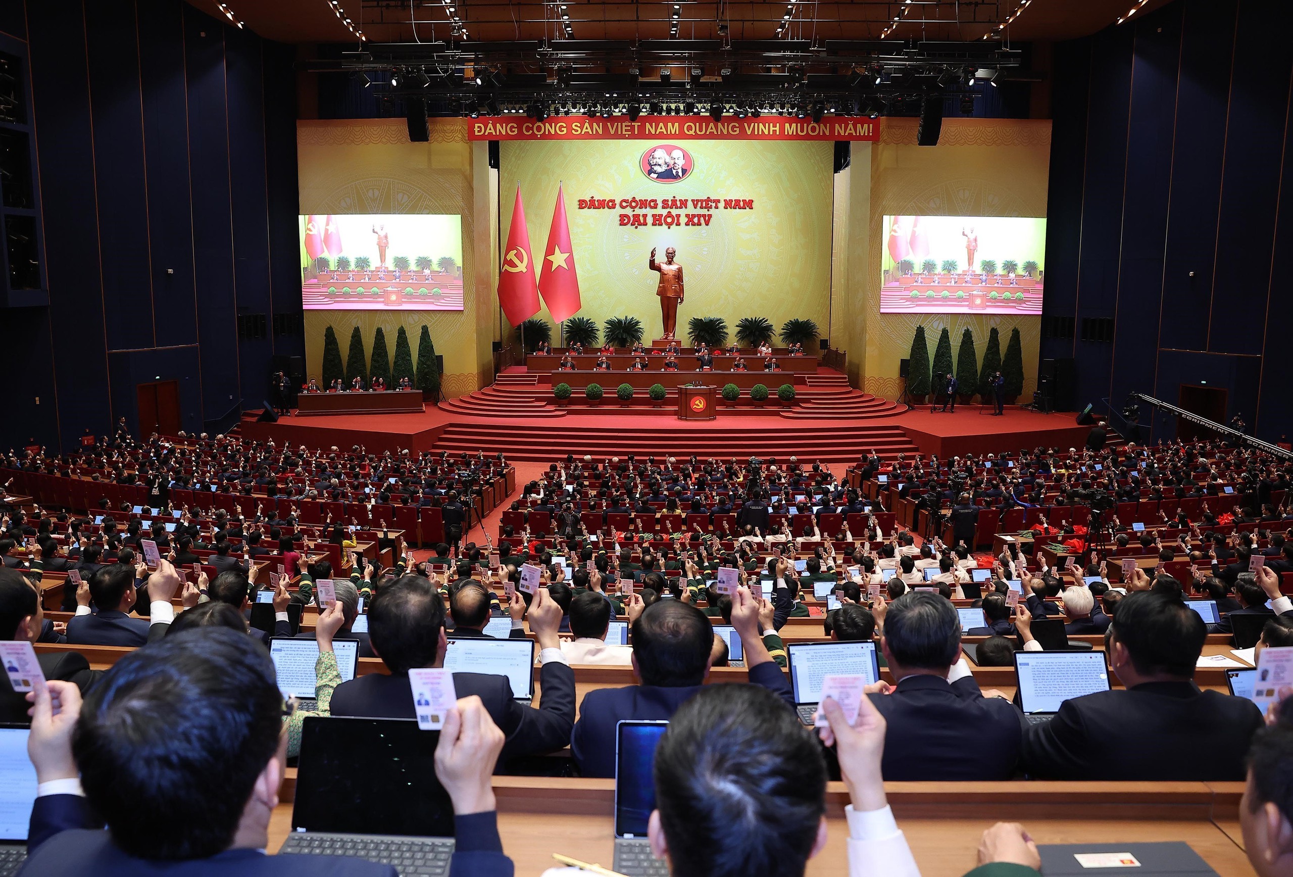 Phấn đấu GDP bình quân đầu người đến năm 2030 đạt 8.500 USD- Ảnh 3. Phấn đấu GDP bình quân đầu người đến năm 2030 đạt 8.500 USD- Ảnh 3.