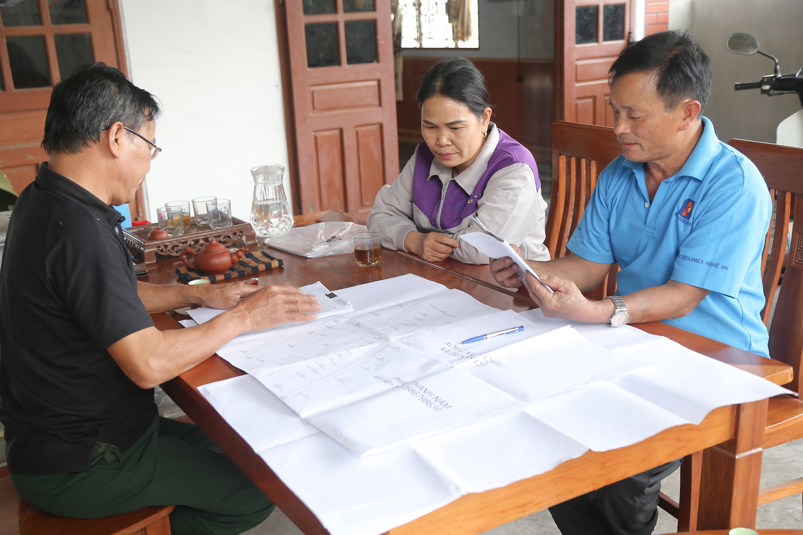 Nghệ An: Đi từng nh&agrave;, gặp từng hộ tuy&ecirc;n truyền GPMB dự &aacute;n đường sắt tốc độ cao- Ảnh 1.