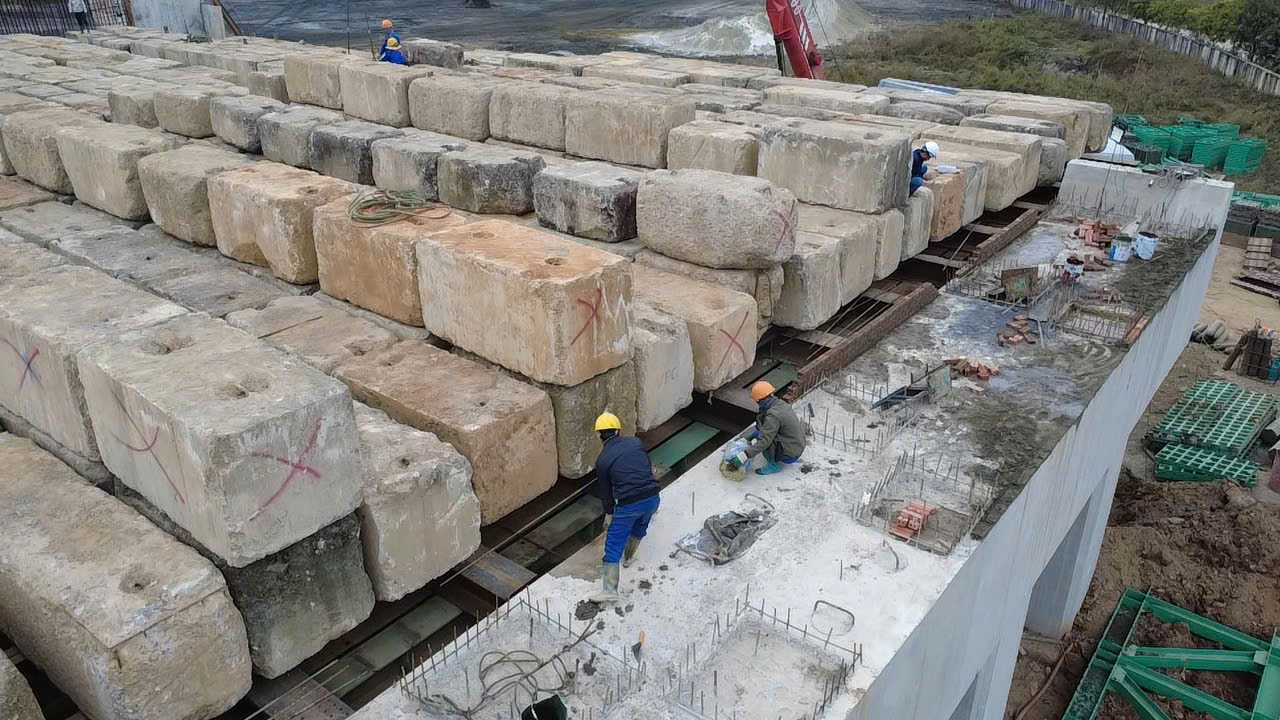 L&agrave;o Cai r&eacute;t 4 độ C, hơn 100 c&ocirc;ng nh&acirc;n vẫn b&aacute;m c&ocirc;ng trường cầu bi&ecirc;n giới Việt - Trung- Ảnh 12.
