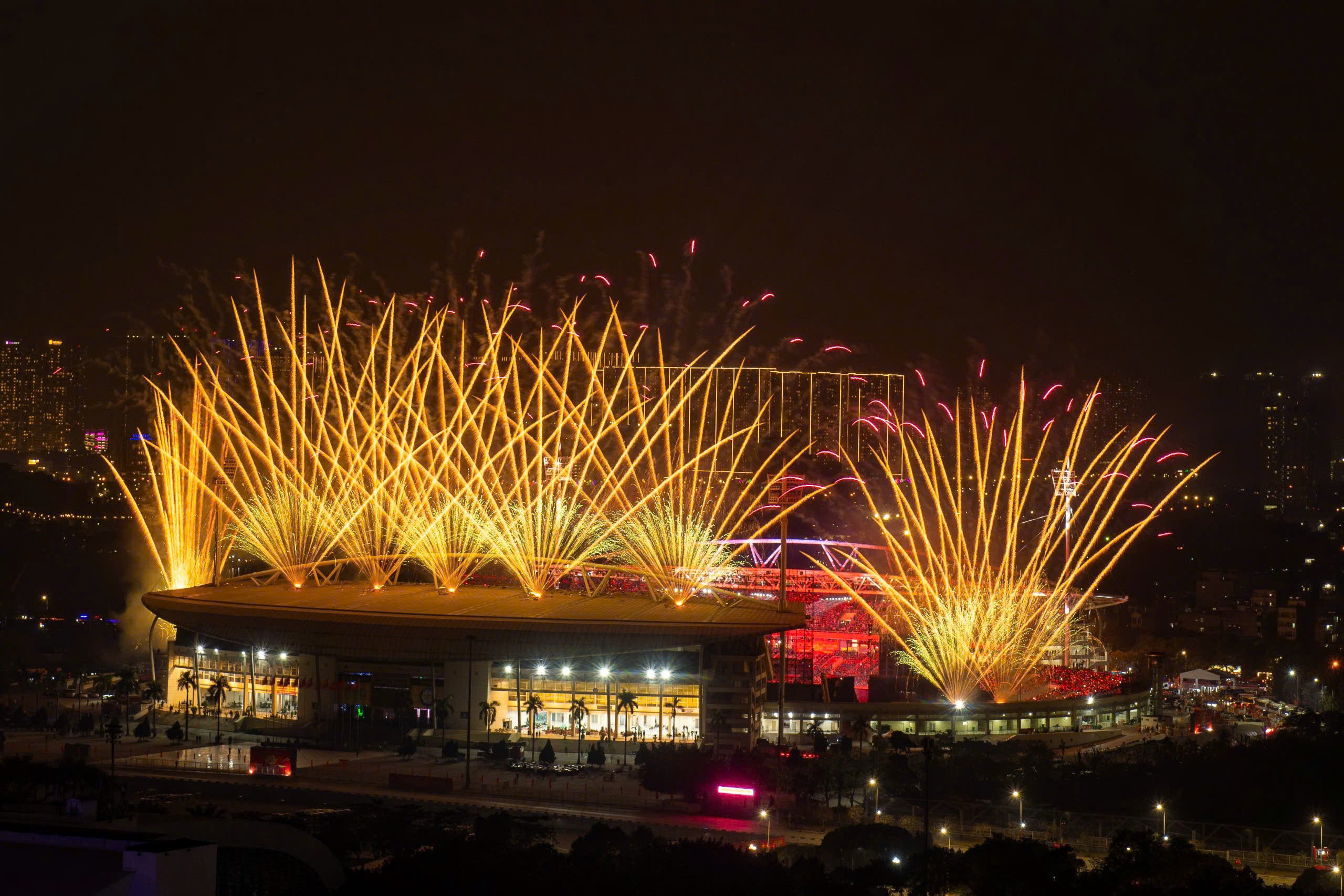 M&atilde;n nh&atilde;n chương tr&igrave;nh nghệ thuật, ph&aacute;o hoa ch&agrave;o mừng th&agrave;nh c&ocirc;ng Đại hội XIV của Đảng- Ảnh 7.