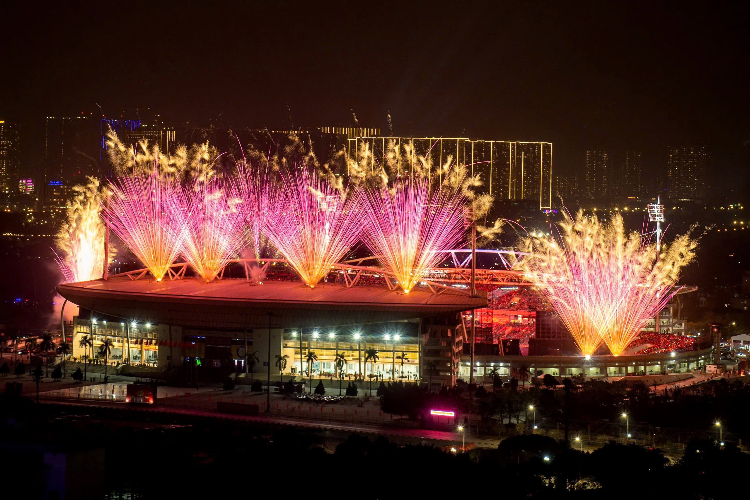 M&atilde;n nh&atilde;n chương tr&igrave;nh nghệ thuật, ph&aacute;o hoa ch&agrave;o mừng th&agrave;nh c&ocirc;ng Đại hội XIV của Đảng- Ảnh 13.