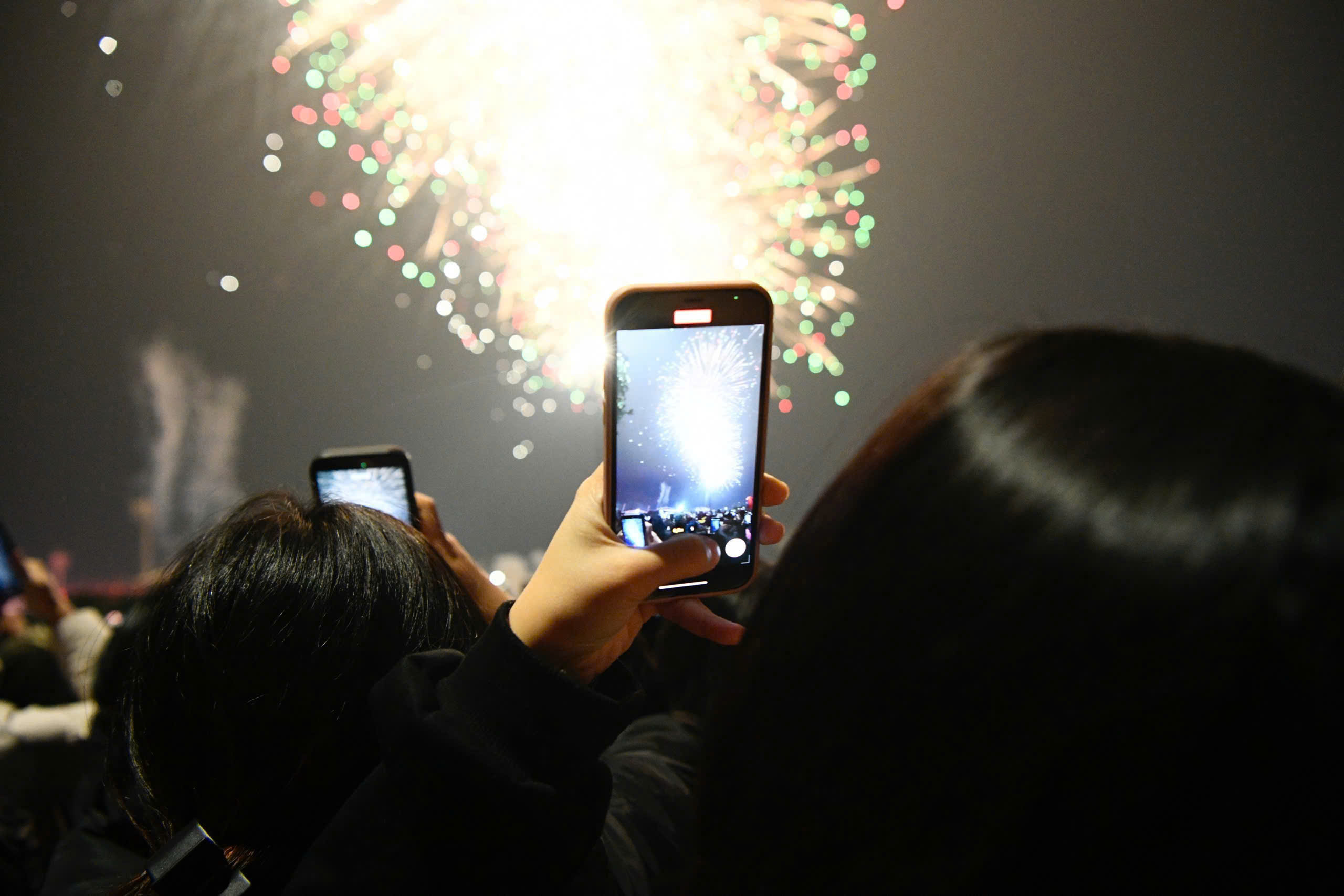 M&atilde;n nh&atilde;n chương tr&igrave;nh nghệ thuật, ph&aacute;o hoa ch&agrave;o mừng th&agrave;nh c&ocirc;ng Đại hội XIV của Đảng- Ảnh 8.