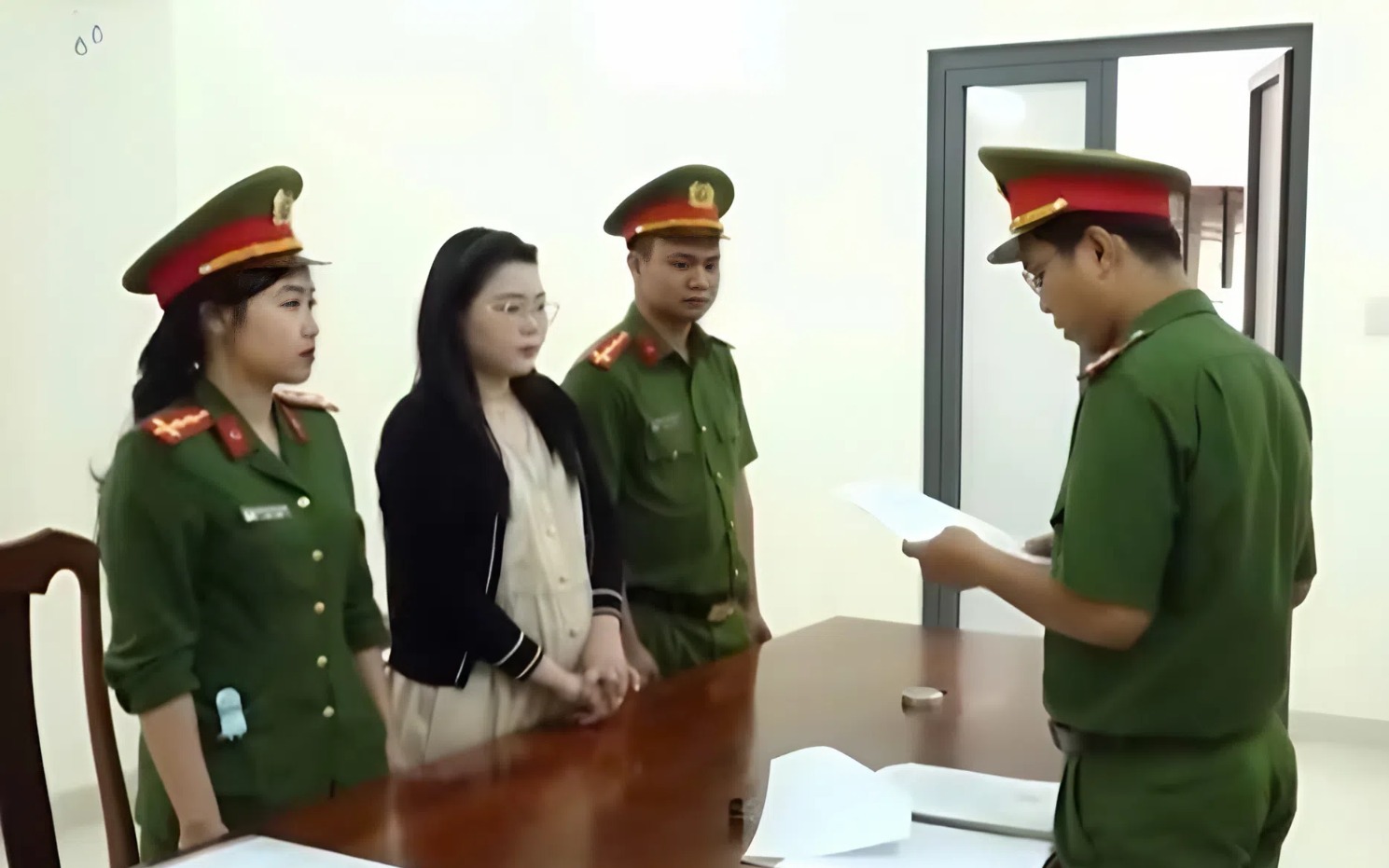 Sản xuất, bu&ocirc;n b&aacute;n mỹ phẩm giả, người phụ nữ ở Kh&aacute;nh H&ograve;a bị khởi tố