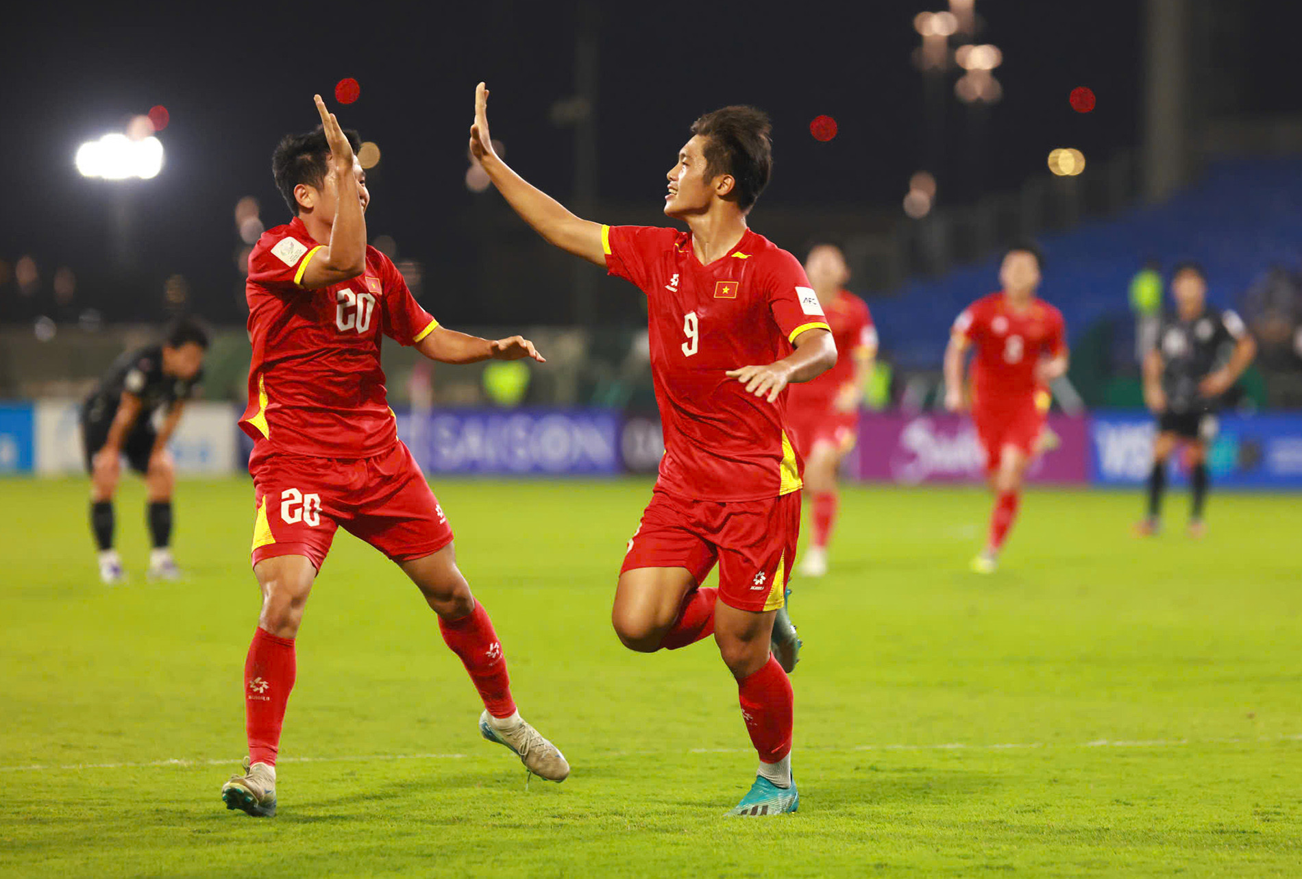 Loạt sao U23 Việt Nam báo tin kém vui cho HLV Kim Sang-sik ở trận gặp Malaysia- Ảnh 2. Loạt sao U23 Việt Nam báo tin kém vui cho HLV Kim Sang-sik ở trận gặp Malaysia- Ảnh 2.