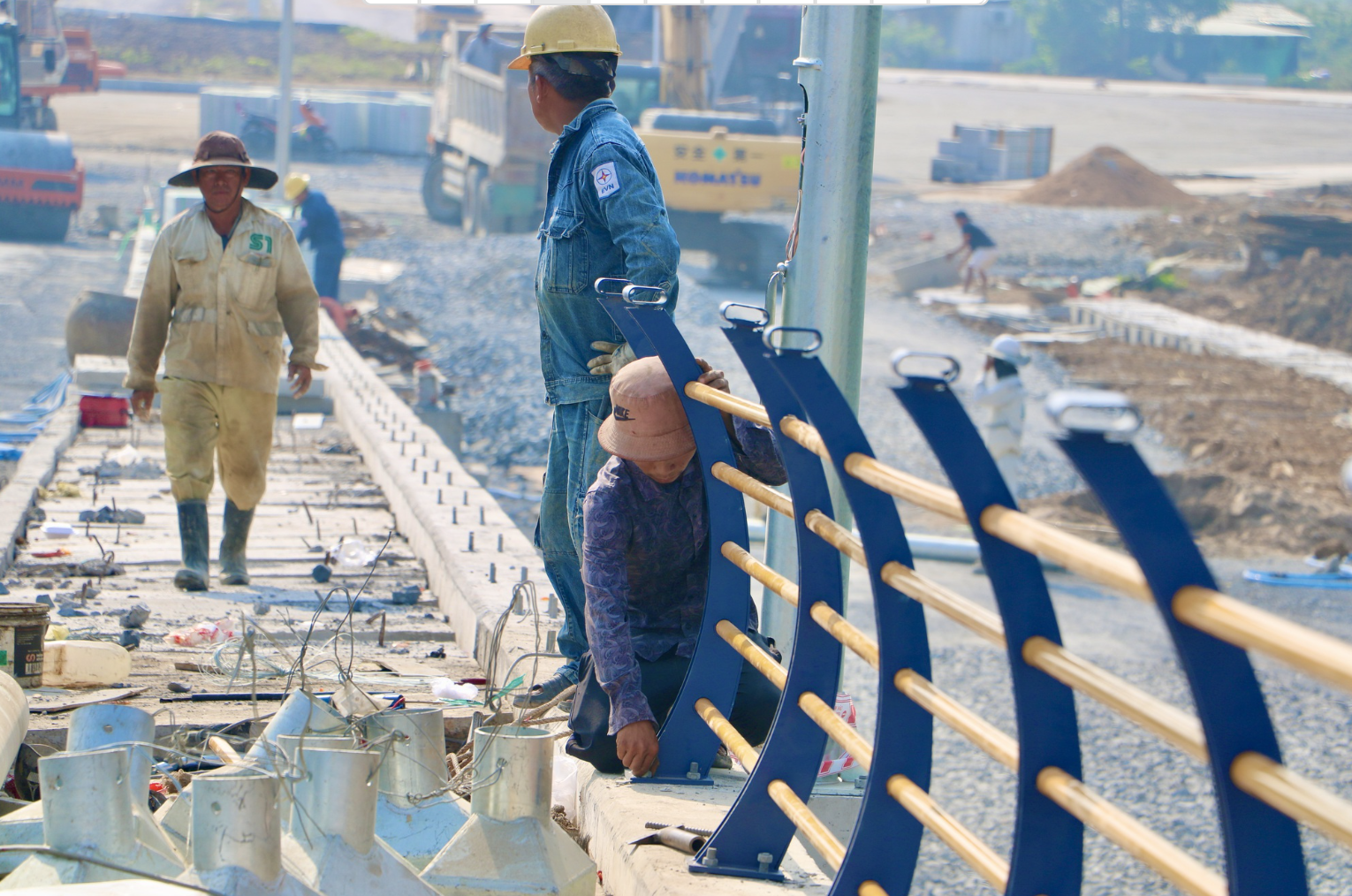 Đồng Nai: Thảm những m&eacute;t nhựa đầu ti&ecirc;n tr&ecirc;n cầu Thống Nhất- Ảnh 6.