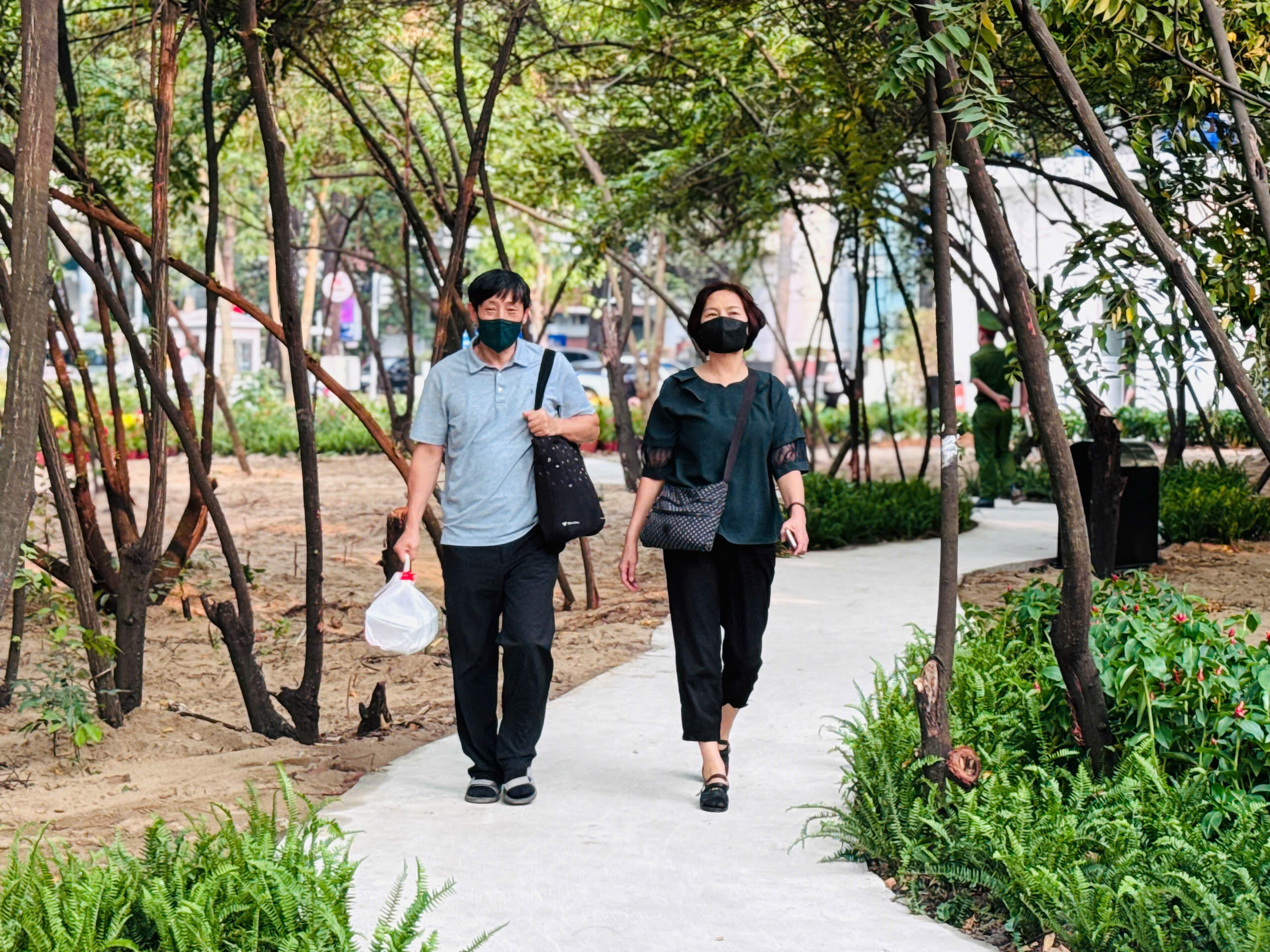 TP.HCM: &ldquo;Đất v&agrave;ng&rdquo; Phan Đ&igrave;nh Ph&ugrave;ng h&oacute;a c&ocirc;ng vi&ecirc;n xanh, phục vụ người d&acirc;n trước Tết- Ảnh 6.