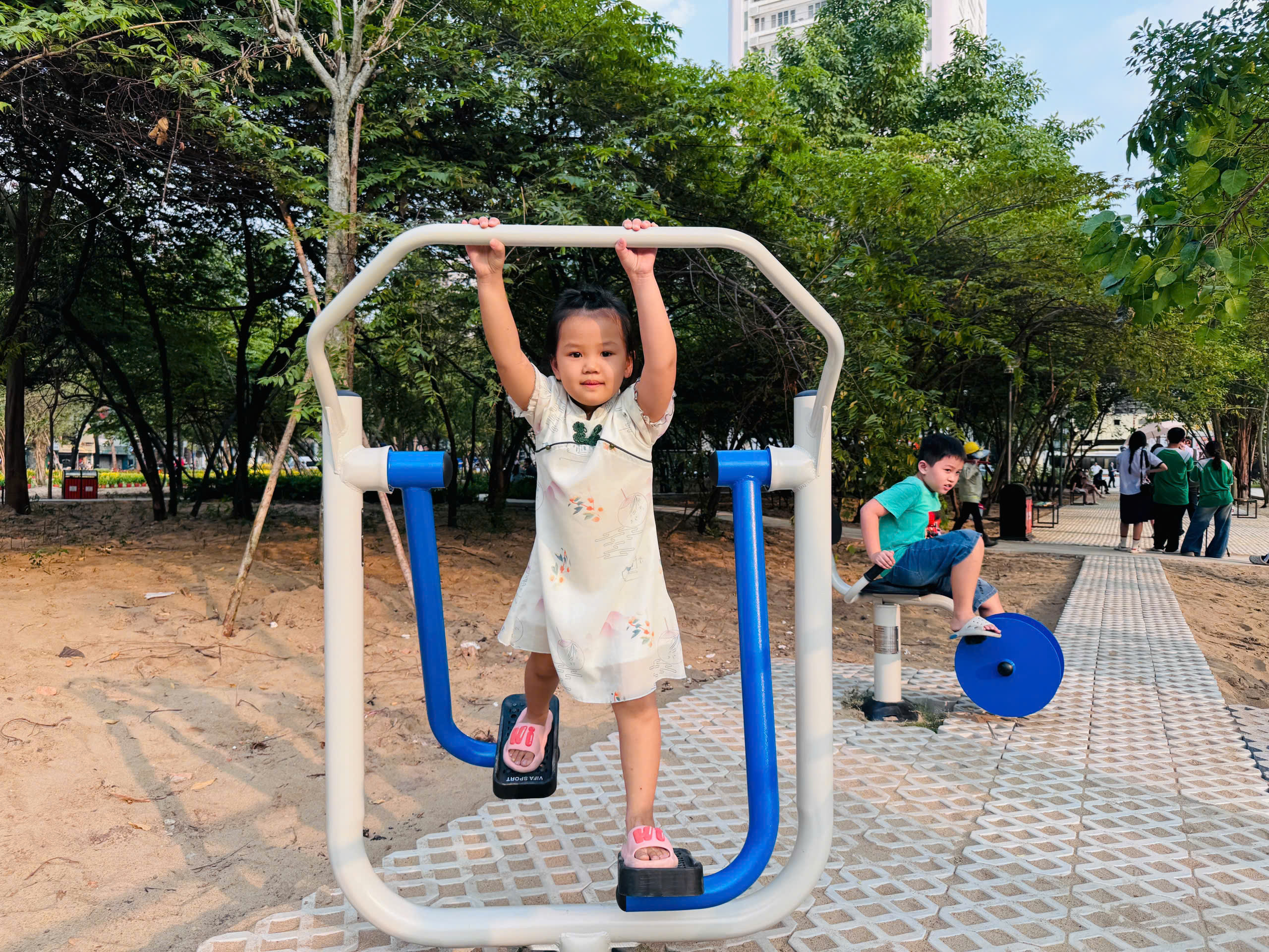 TP.HCM: &ldquo;Đất v&agrave;ng&rdquo; Phan Đ&igrave;nh Ph&ugrave;ng h&oacute;a c&ocirc;ng vi&ecirc;n xanh, phục vụ người d&acirc;n trước Tết- Ảnh 10.