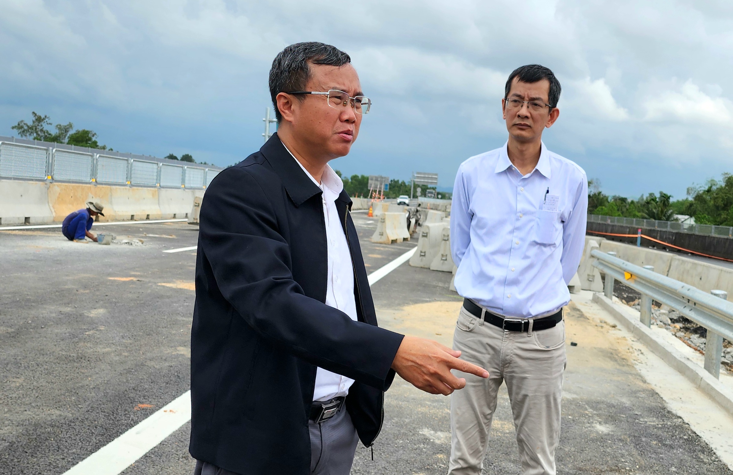 Cận cảnh điểm đấu nối cao tốc Quảng Ng&atilde;i - Ho&agrave;i Nhơn v&agrave;o cao tốc Đ&agrave; Nẵng - Quảng Ng&atilde;i- Ảnh 11.