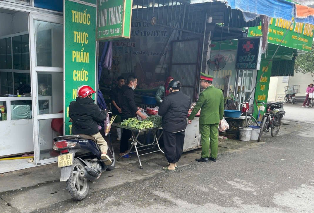 Thanh H&oacute;a đồng loạt ra qu&acirc;n lập lại trật tự h&agrave;nh lang ATGT- Ảnh 2.