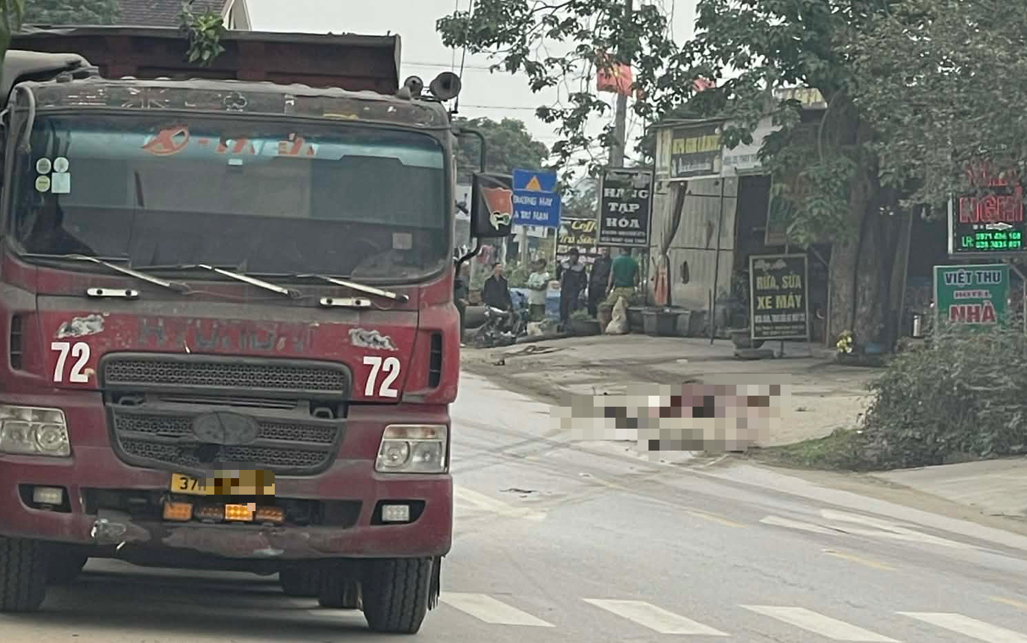 Xe đầu k&eacute;o va chạm xe m&aacute;y, người đ&agrave;n &ocirc;ng tử vong thương t&acirc;m- Ảnh 1.