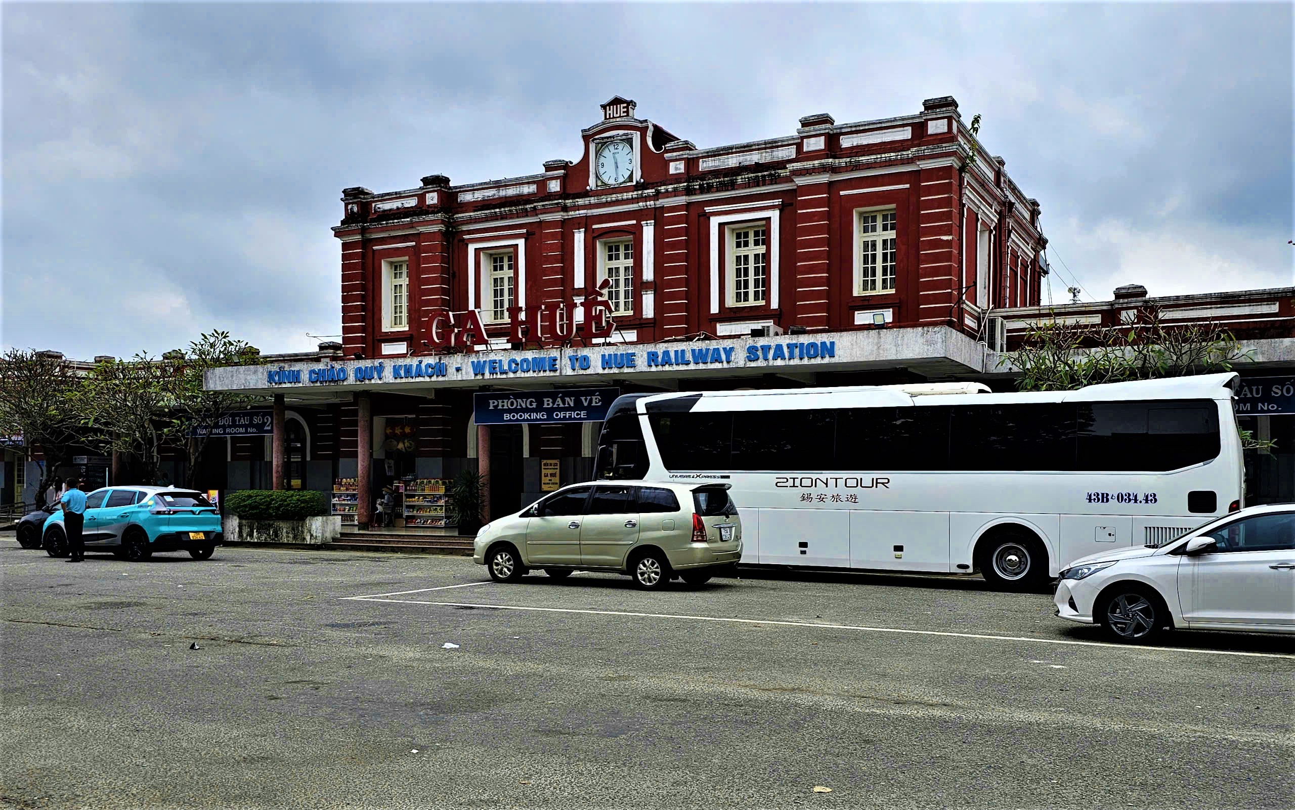 Huế: Ngành đường sắt, nhà xe tăng chuyến phục vụ tết Bính Ngọ 2026- Ảnh 1. Huế: Ngành đường sắt, nhà xe tăng chuyến phục vụ tết Bính Ngọ 2026- Ảnh 1.