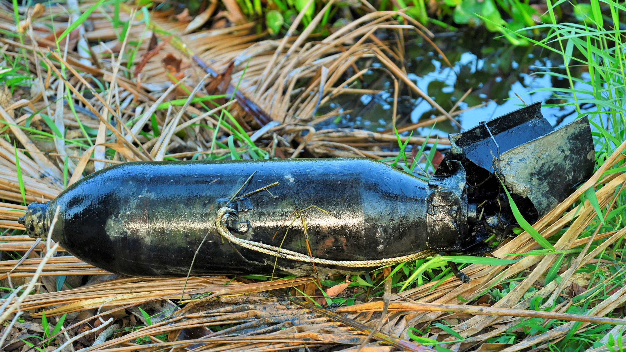 Cà Mau: Bàn giao gần 1,5 tấn bom cho Lữ đoàn Công binh 25 hủy nổ- Ảnh 2. Cà Mau: Bàn giao gần 1,5 tấn bom cho Lữ đoàn Công binh 25 hủy nổ- Ảnh 2.