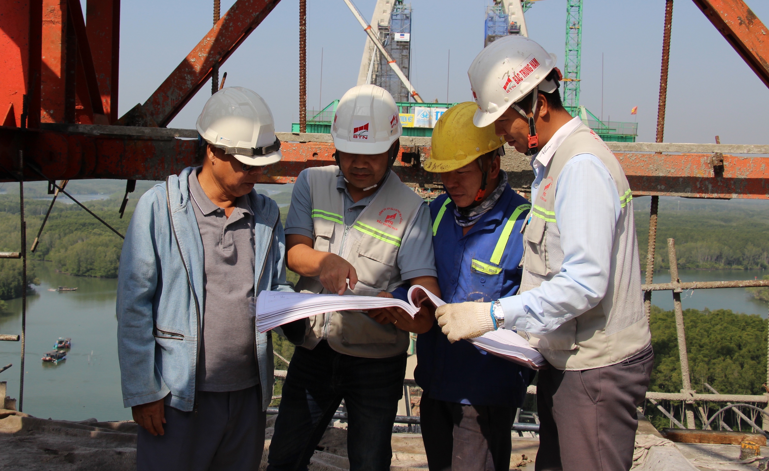 Cầu Phước An có nhịp chính dài nhất Đông Nam Á: Tháng 6 hợp long biên, sớm hơn kế hoạch- Ảnh 14. Cầu Phước An có nhịp chính dài nhất Đông Nam Á: Tháng 6 hợp long biên, sớm hơn kế hoạch- Ảnh 14.