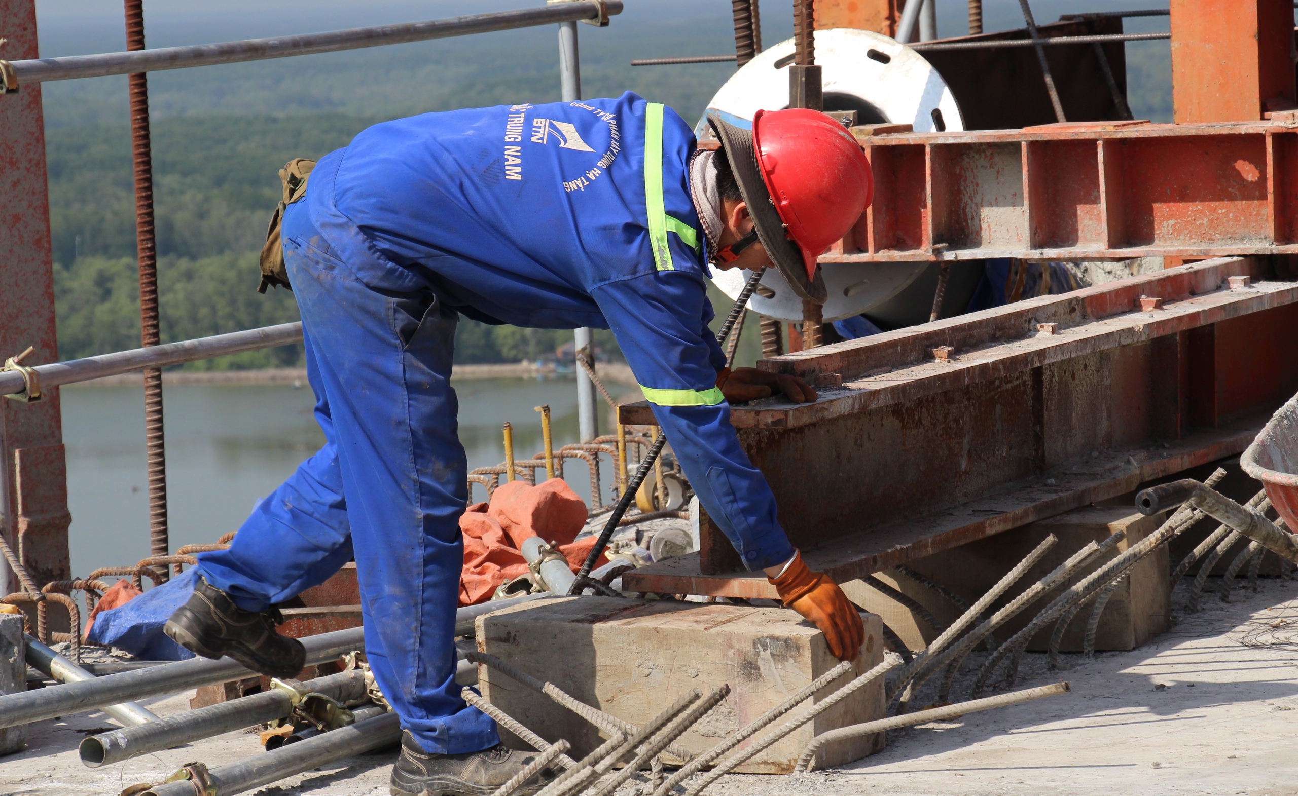 Cầu Phước An có nhịp chính dài nhất Đông Nam Á: Tháng 6 hợp long biên, sớm hơn kế hoạch- Ảnh 7. Cầu Phước An có nhịp chính dài nhất Đông Nam Á: Tháng 6 hợp long biên, sớm hơn kế hoạch- Ảnh 7.