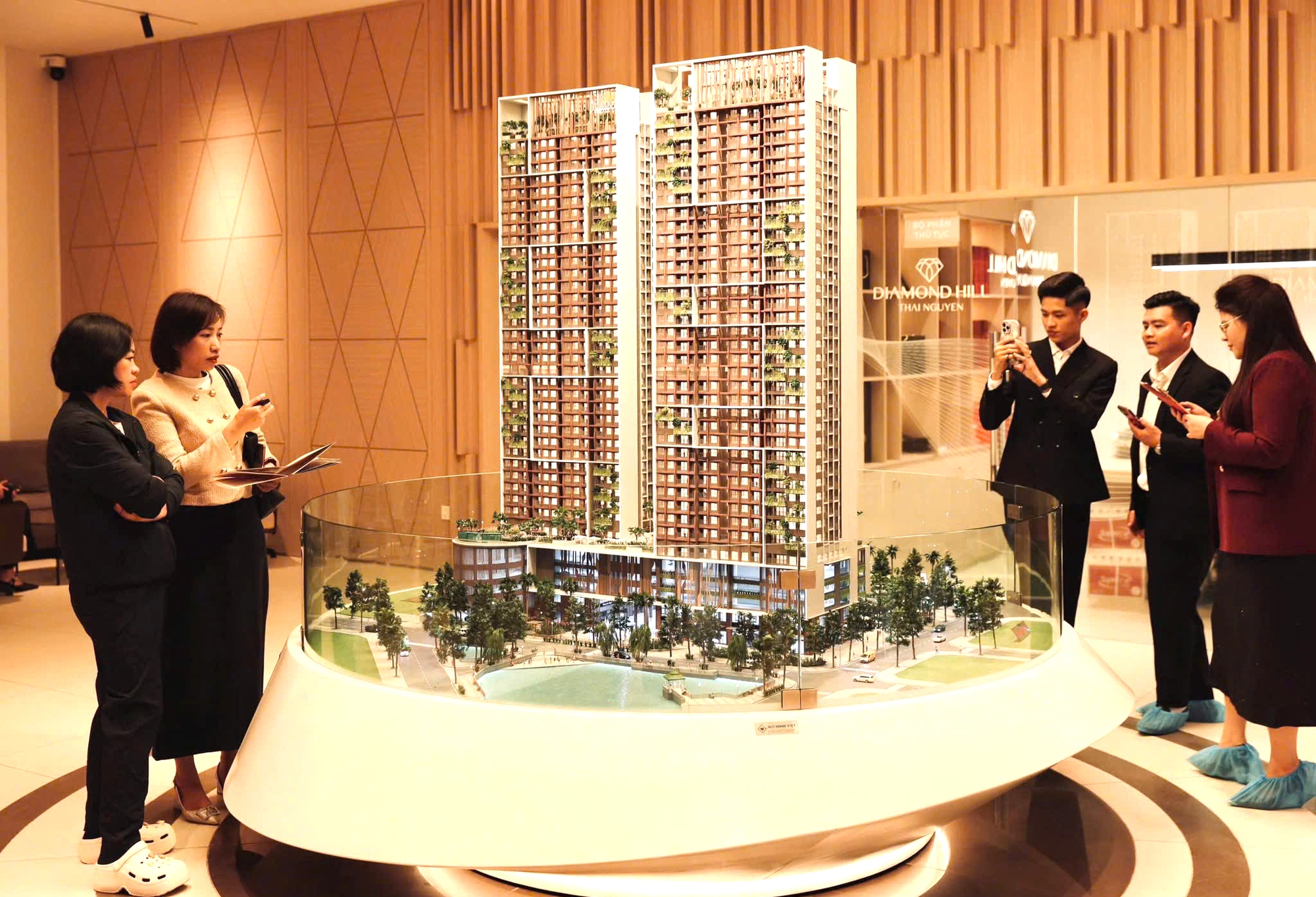 Hơn 700 lượt th&iacute; sinh tại H&agrave; Nội được s&aacute;t hạch lại để cấp chứng chỉ m&ocirc;i giới bất động sản- Ảnh 1.