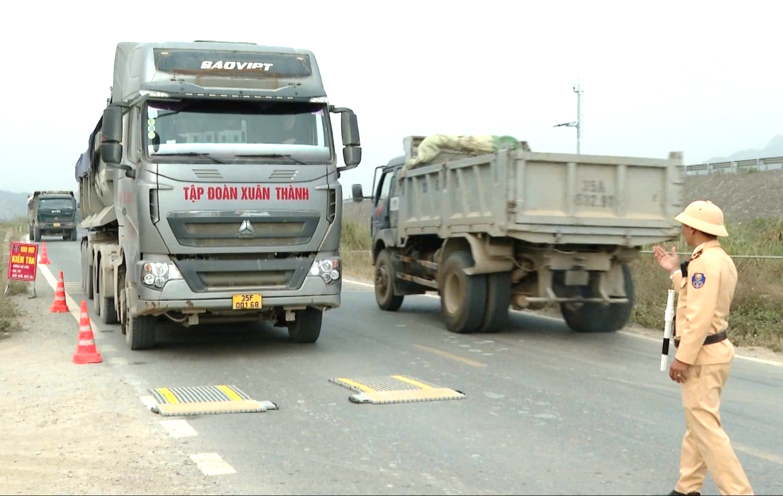 Ninh B&igrave;nh: Siết chặt kiểm so&aacute;t tải trọng tr&ecirc;n đường gom cao tốc Mai Sơn - QL45- Ảnh 1.